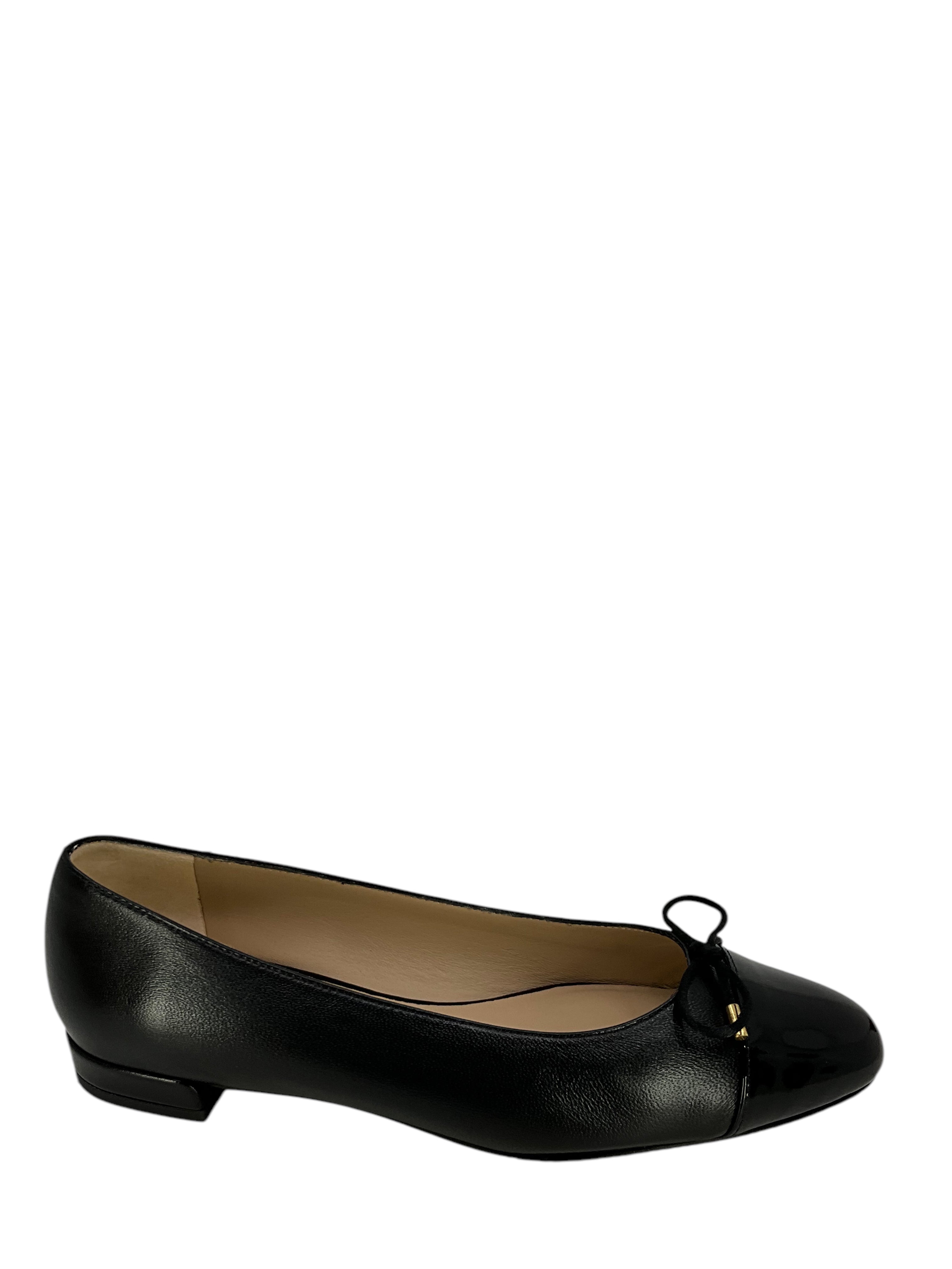 Stuart Weitzman Women's Sleek Mixed Leather Ballerina Flats - Comfortable & Stylish Ballet Shoes for Work, Travel & Everyday Wear (Available in Multiple Sizes)