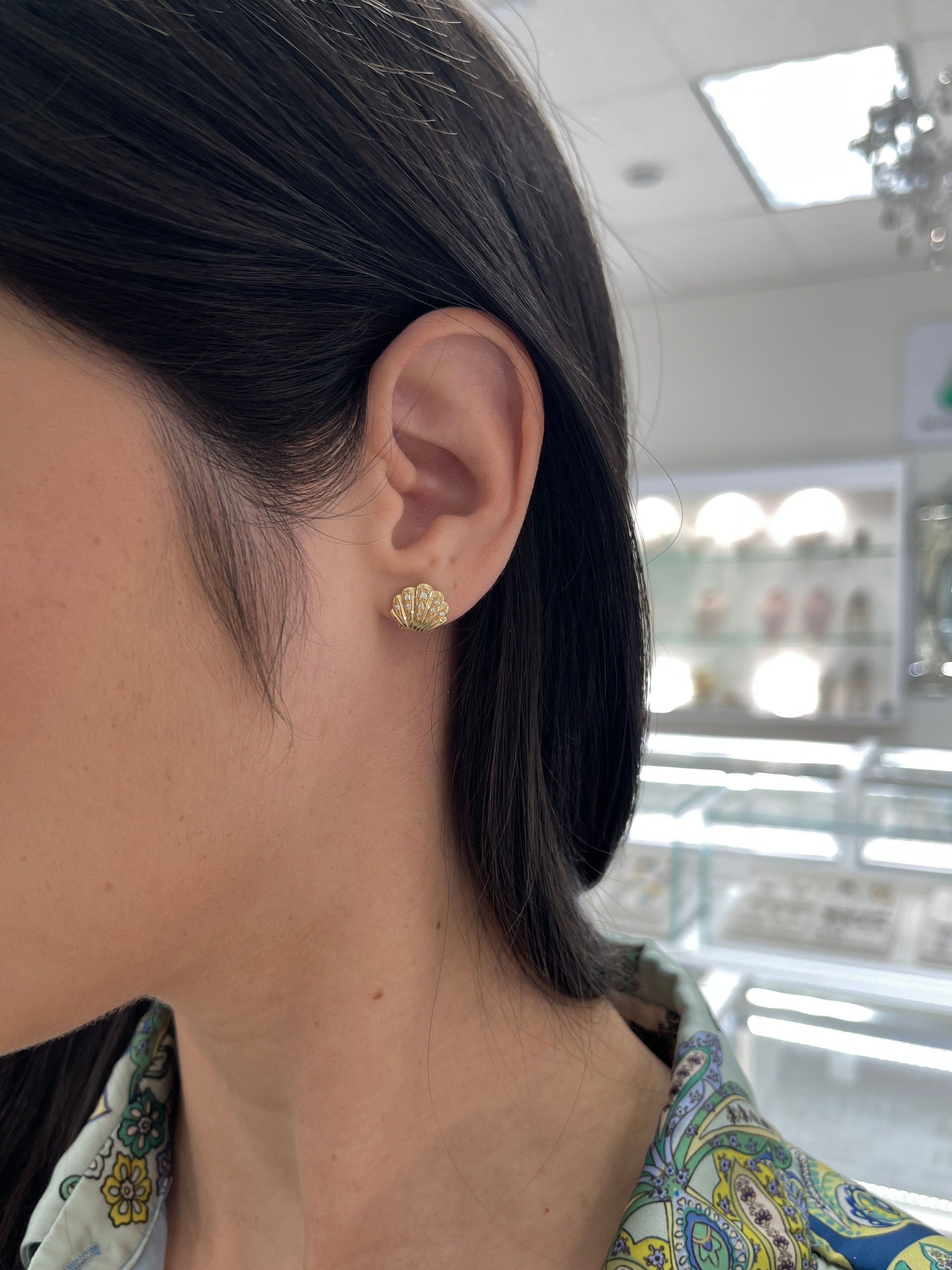 18K Gold Diamond Sea Shell Stud Earrings for Women - Luxury Beach Jewelry Gift for Her - Perfect for Weddings, Parties & Summer Vacations