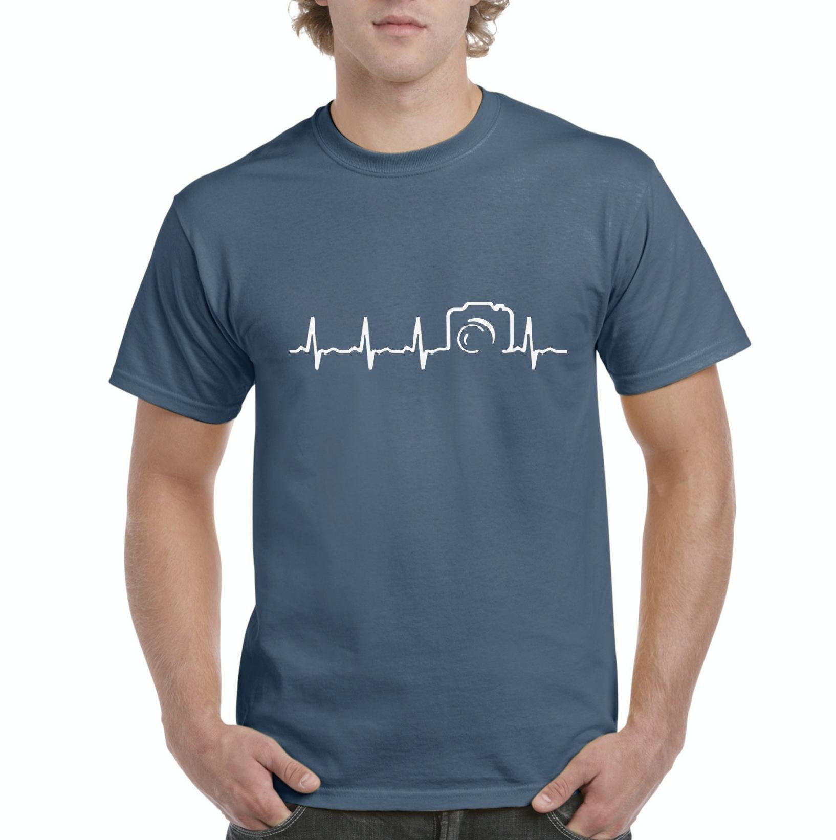 Vintage Camera & Heartbeat Graphic Novelty T-Shirt for Men - Cool Photography Enthusiast Tee - Perfect for Casual Wear, Photographer Gifts & Creative Outfits