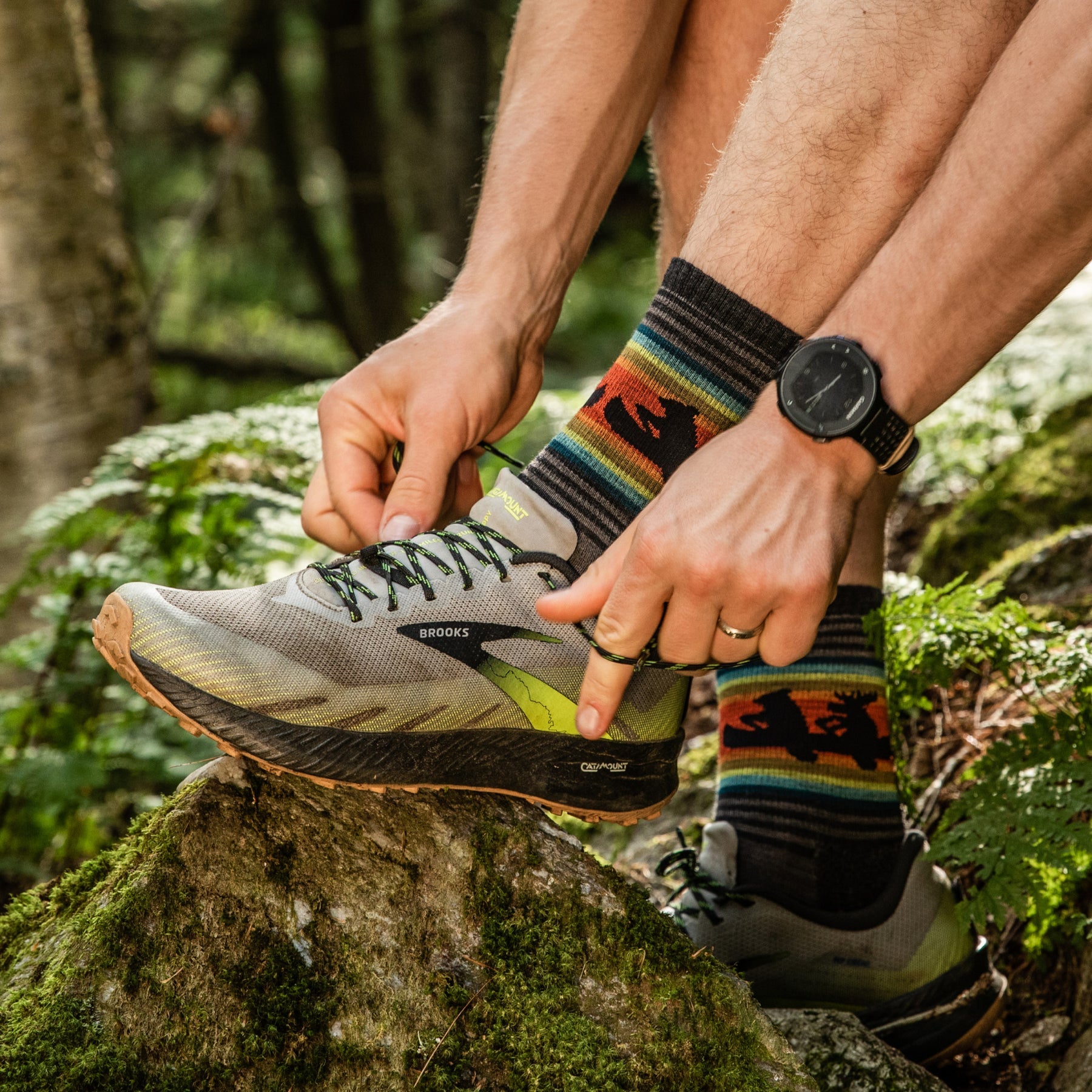 Darn Tough 5003 Willoughby Micro Crew Lightweight Cushion Socks for Men - Hiking, Running & Everyday Comfort