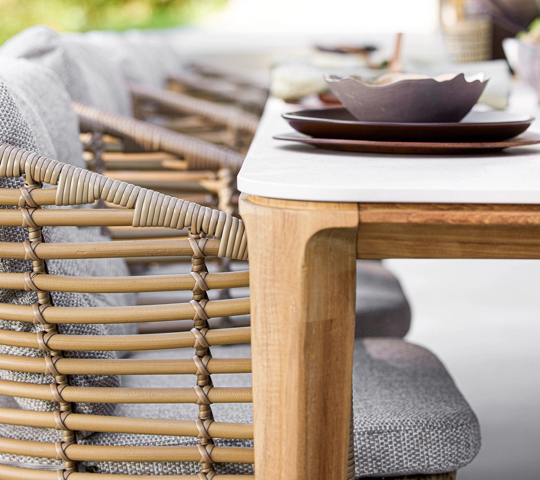 Premium Outdoor Dining Table Set - Weather-Resistant Patio Furniture for Backyard, Garden & Poolside Gatherings - Perfect for BBQs, Parties & Al Fresco Dining