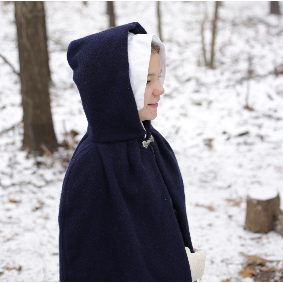 Girls' Hooded Cape - Stylish & Warm Winter Cloak for Kids - Perfect for Halloween, Cosplay & Outdoor Adventures