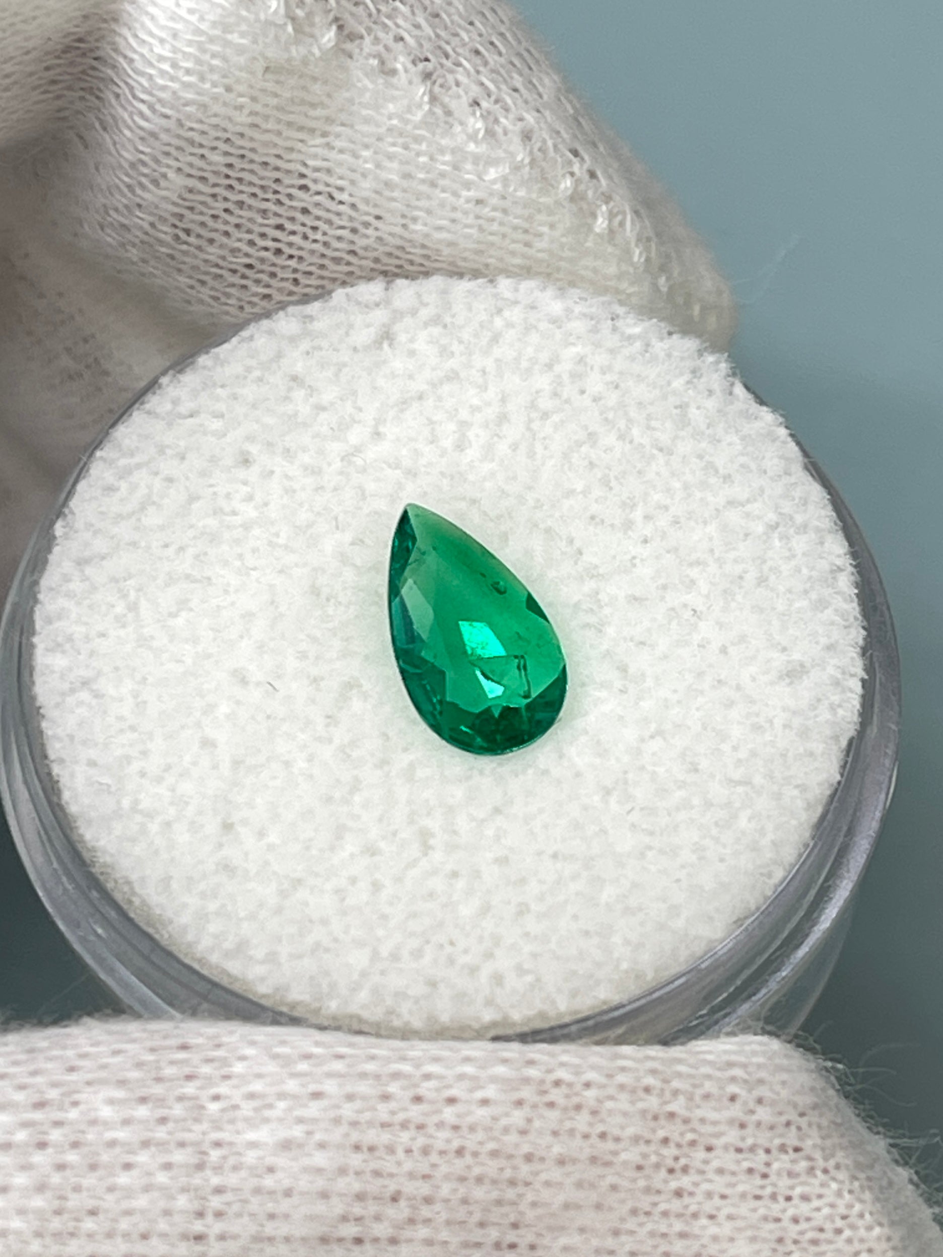 0.57 Carat 9x5mm Rich Green Natural Loose Colombian Emerald Pear Cut Gemstone for Jewelry Making, Engagement Rings & Luxury Gifts