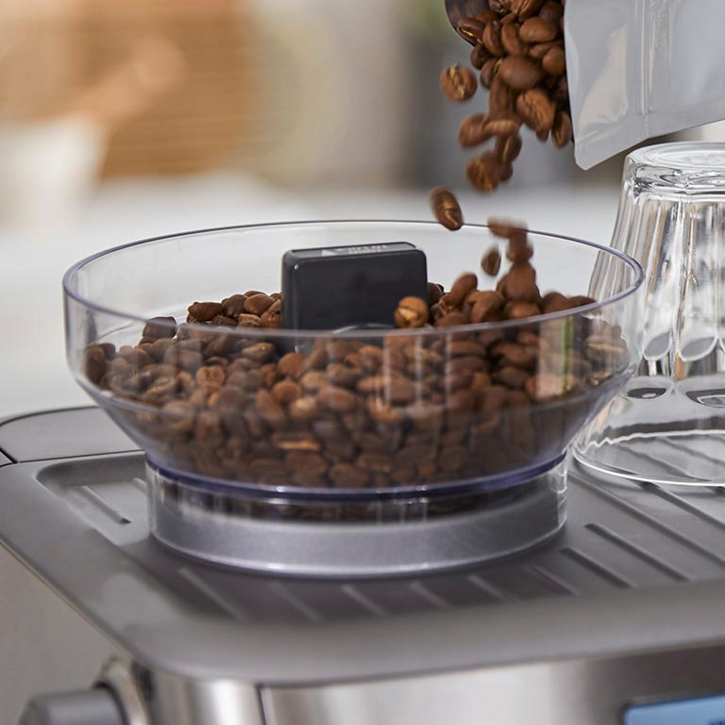 Breville Barista Express BES870XL Espresso Machine with Built-in Grinder - Professional Quality for Home Baristas, Perfect for Coffee Lovers & Entertaining Guests