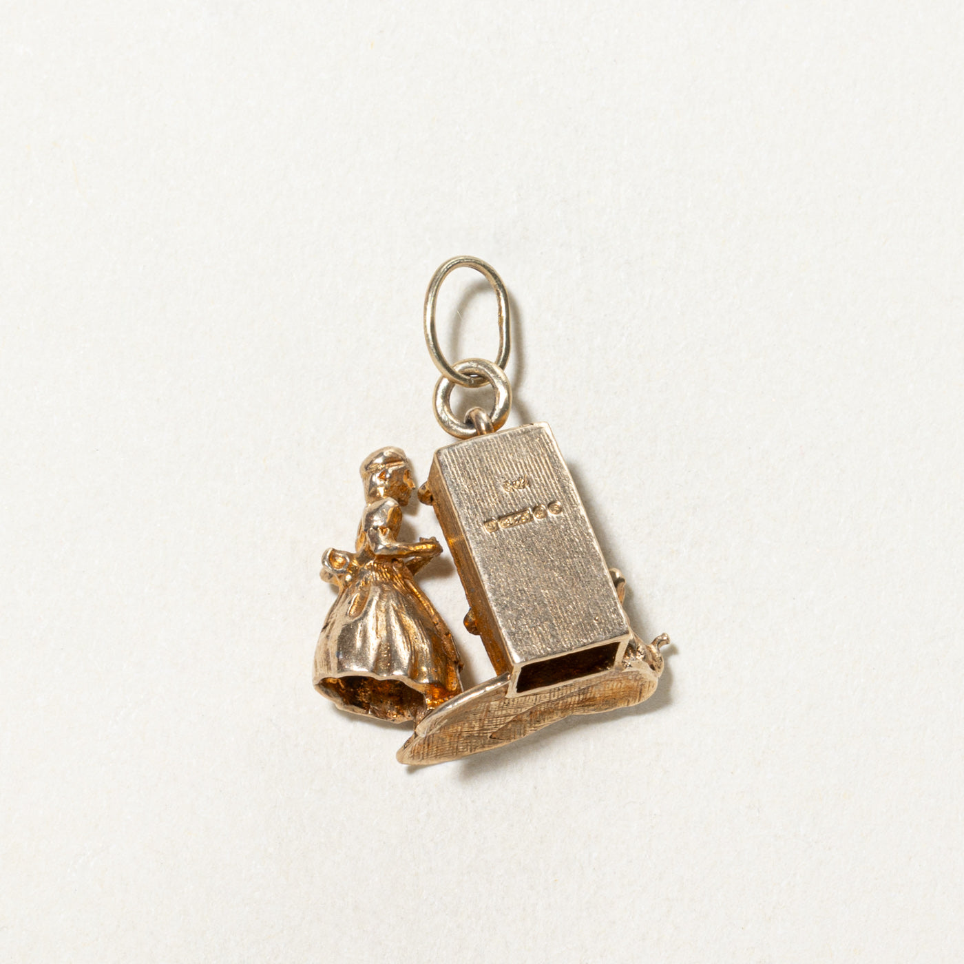 Vintage 1959 London 9K Yellow Gold Interactive Charm Bracelet - Perfect for Gift Giving, Collecting & Special Occasions
