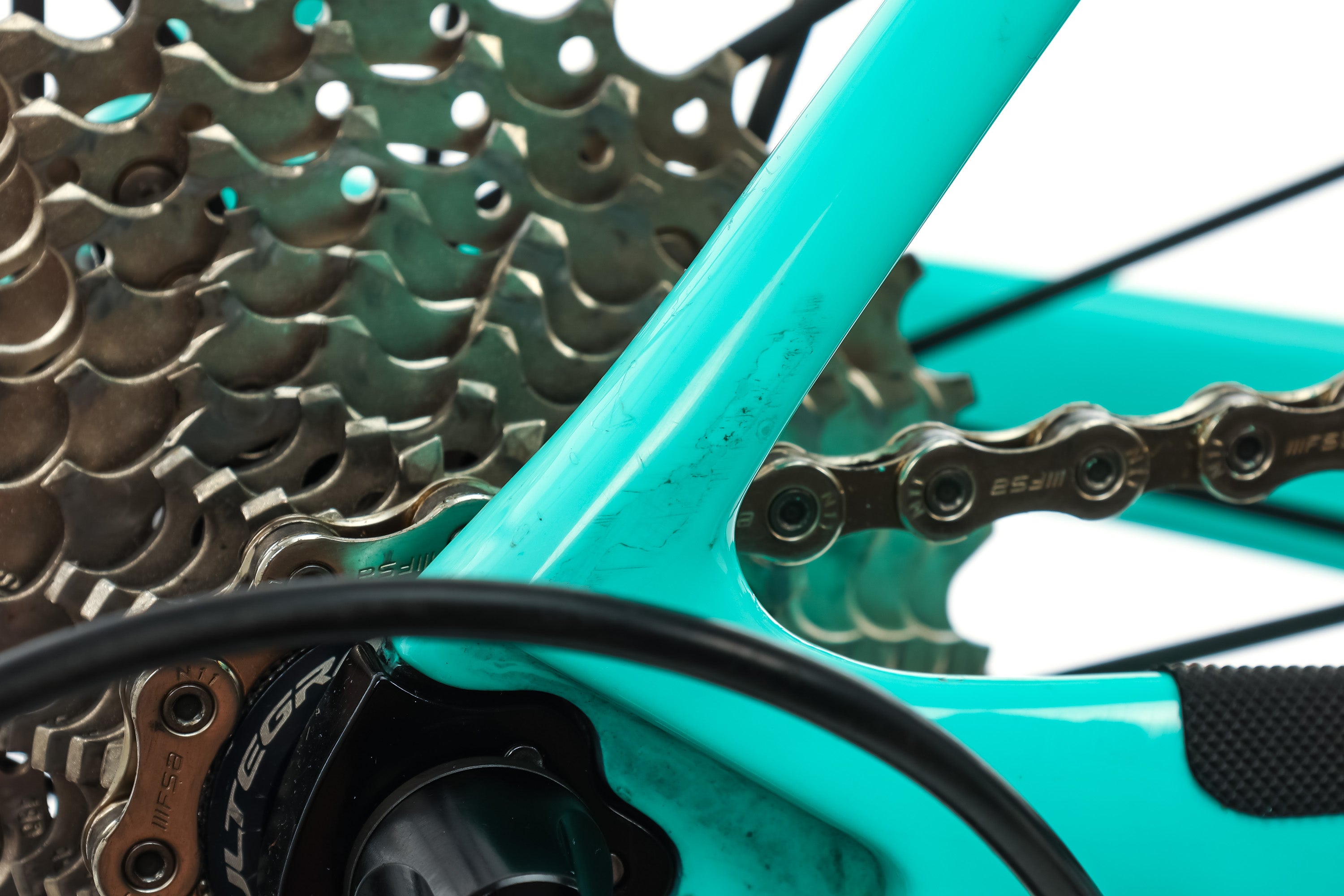 Bianchi Oltre XR3 Ultegra Road Bike 2019 - 50cm Carbon Frame, Shimano Ultegra Groupset - Perfect for Racing, Endurance & Long-Distance Cycling
