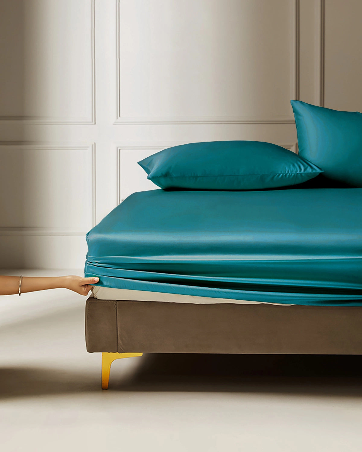 25 Momme 3-Piece Silk Fitted Sheet Set - Queen Size, Luxury 100% Mulberry Silk Bedding for Soft & Breathable Sleep - Perfect for Master Bedroom, Guest Room & Hotel Use