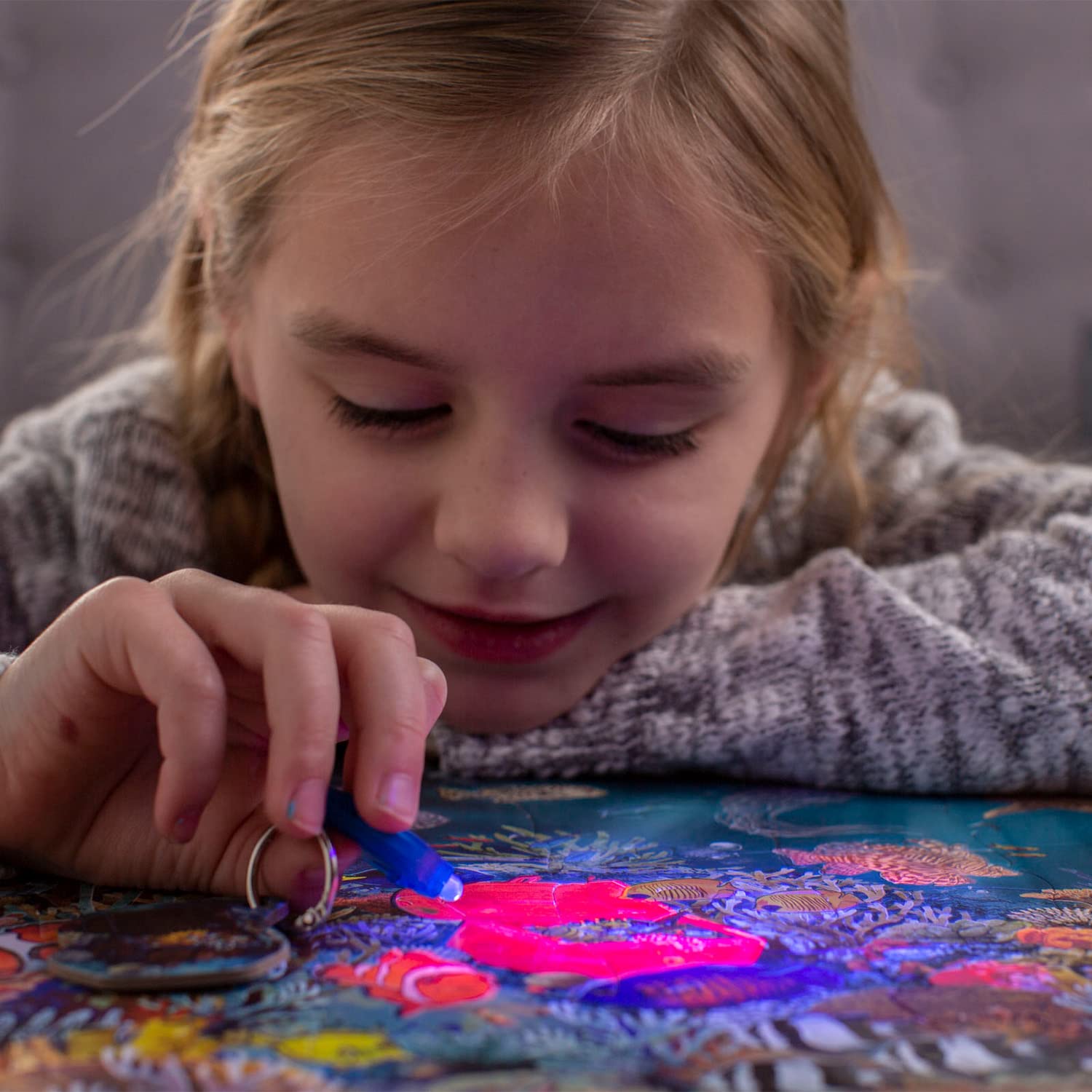 Peaceable Kingdom Deep Sea Adventure 100-Piece Glow in the Dark Puzzle for Kids Ages 6+ | Seek & Find Ocean Theme Jigsaw with Blacklight | Fun Family Game Night & Educational STEM Activity | Perfect for Birthday Gifts, Classroom Learning & Rainy Day Entertainment