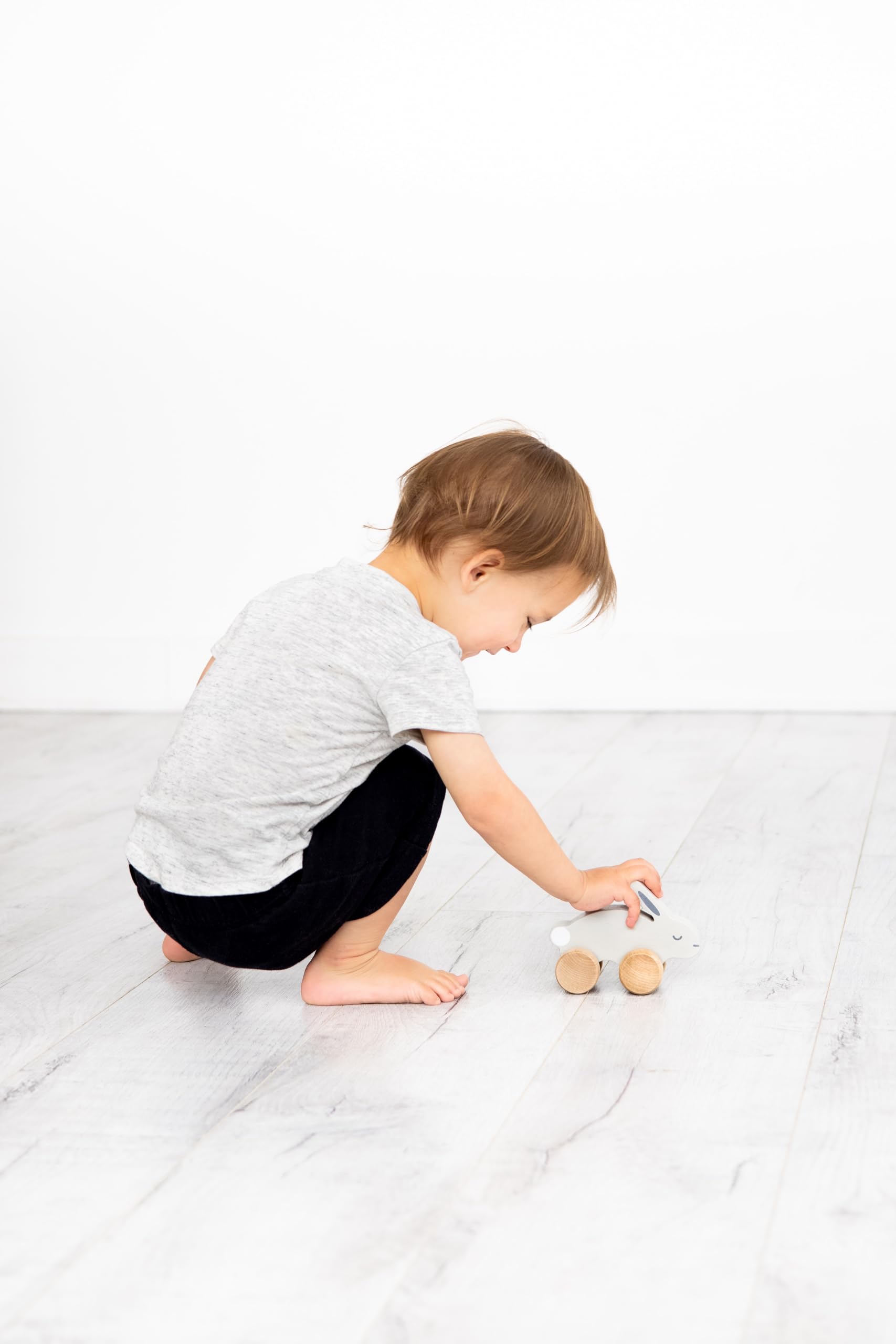 Pearhead Wooden Push and Pull Bunny Toy - Montessori Learning Toy for Toddlers & Babies - Easter Basket Gift for Boys & Girls - Perfect Nursery Accessory for Playtime & Early Childhood Development