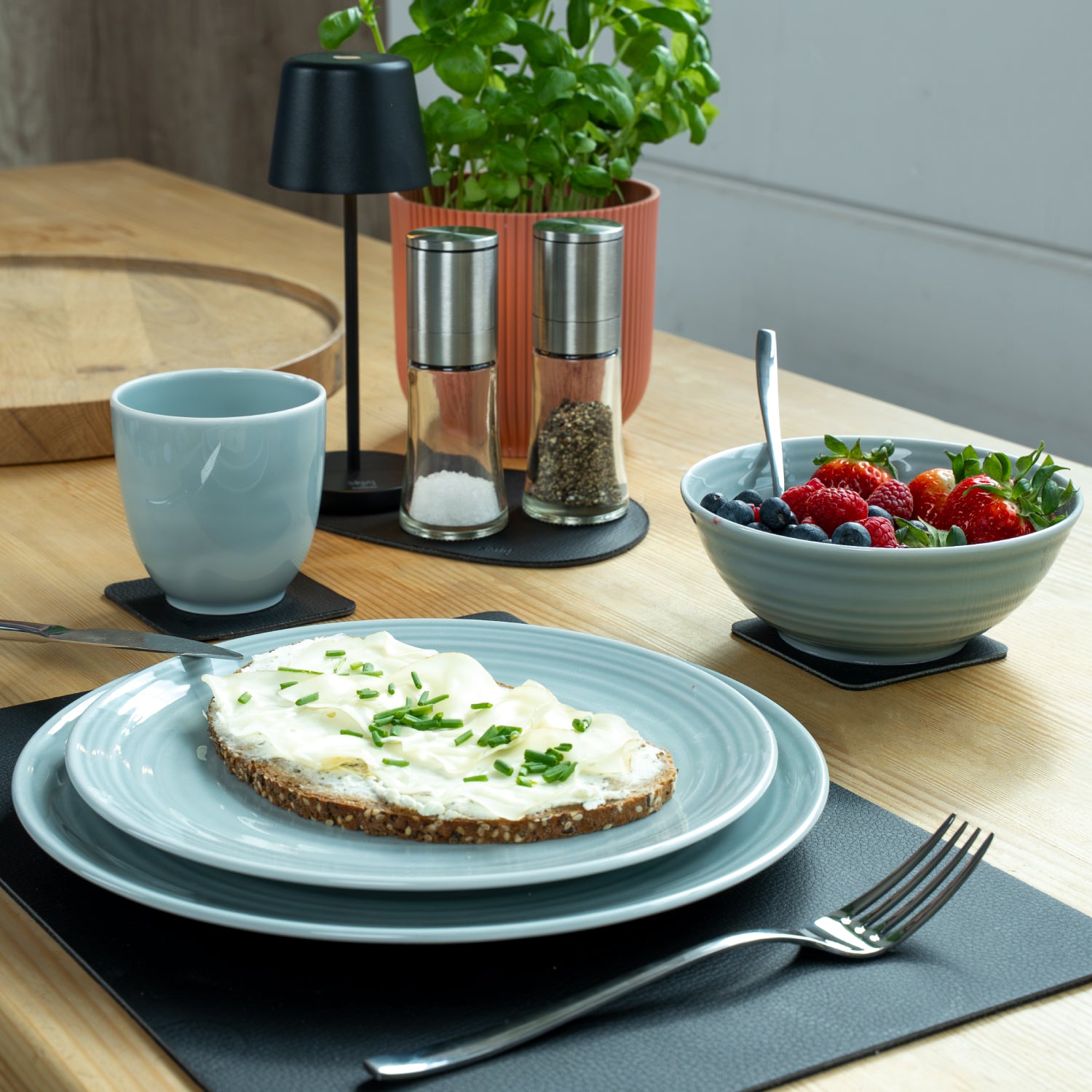Premium Magnetic Porcelain Dinnerware Set in Cyan - Elegant & Durable Tableware for Everyday Dining & Special Occasions
