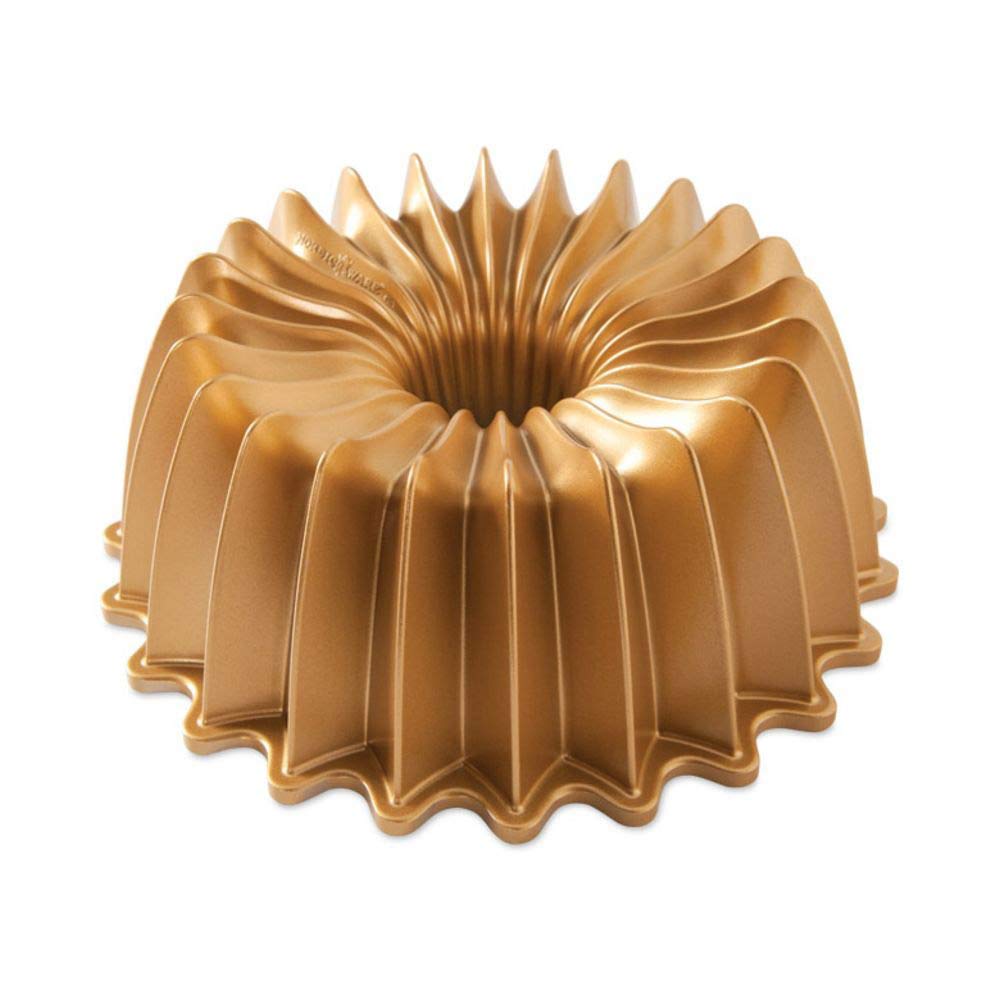 Nordic Ware Brilliance Bundt Pan Gold - Non-Stick Baking Pan for Cakes, Bread & Desserts - Perfect for Holidays, Parties & Family Gatherings