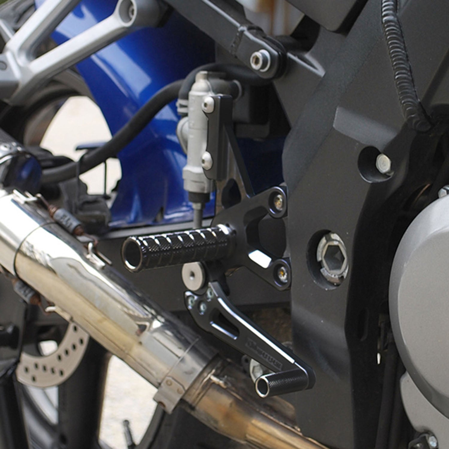 Suzuki SV1000 Rearset Footpegs - CNC Adjustable Rear Sets for Suzuki SV1000 Motorcycle - Perfect for Track Racing & Street Performance Upgrades