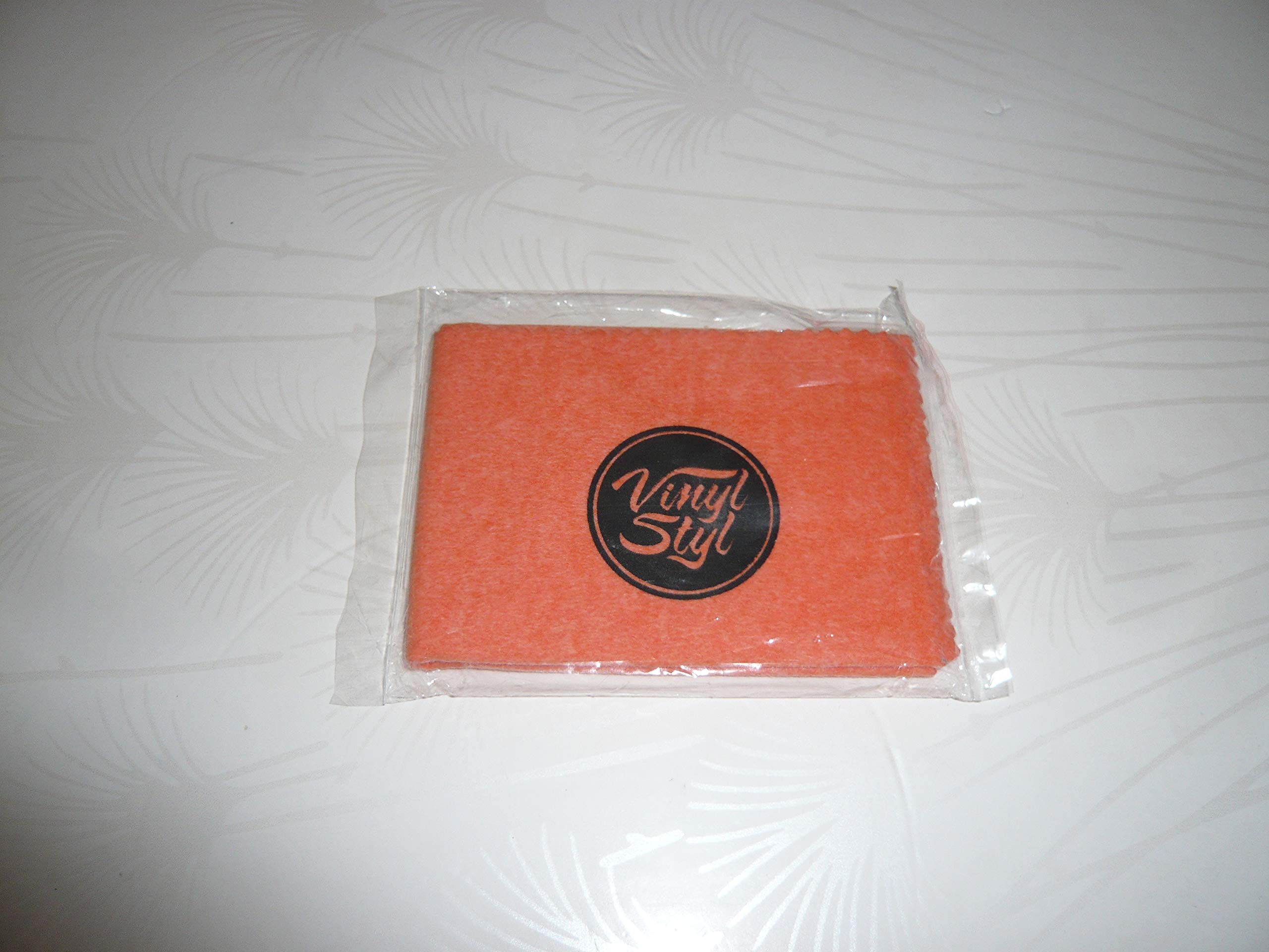 Vinyl Styl Lubricated Cleaning Cloth (Single) - Premium Vinyl Record Cleaner for Dust-Free Playback - Perfect for Turntables, LP Players & Vinyl Collections