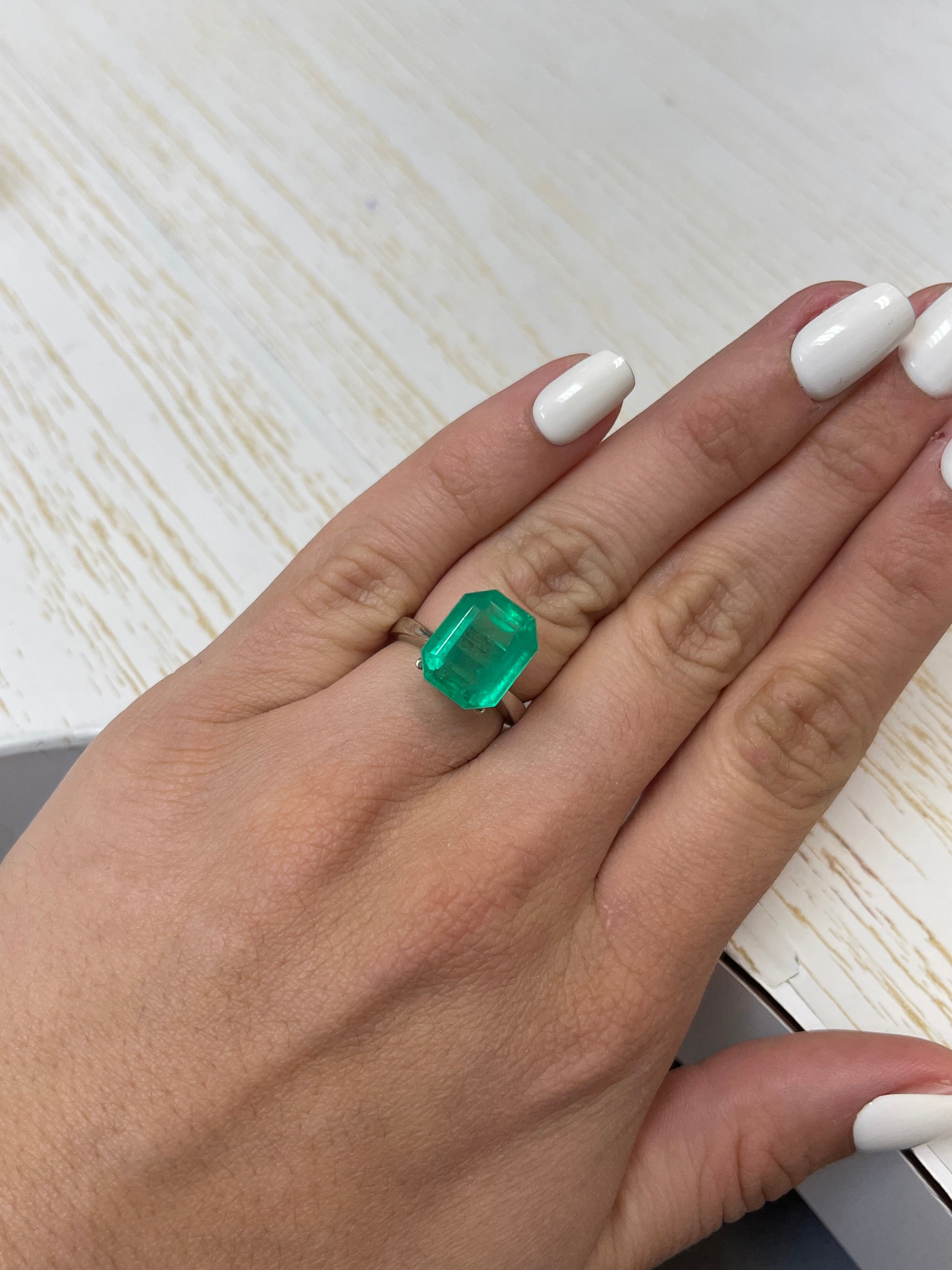 8.46 Carat 13x11mm Natural Colombian Emerald Gemstone - Classic Green Emerald Cut Loose Stone for Jewelry Making, Engagement Rings & Luxury Gifts
