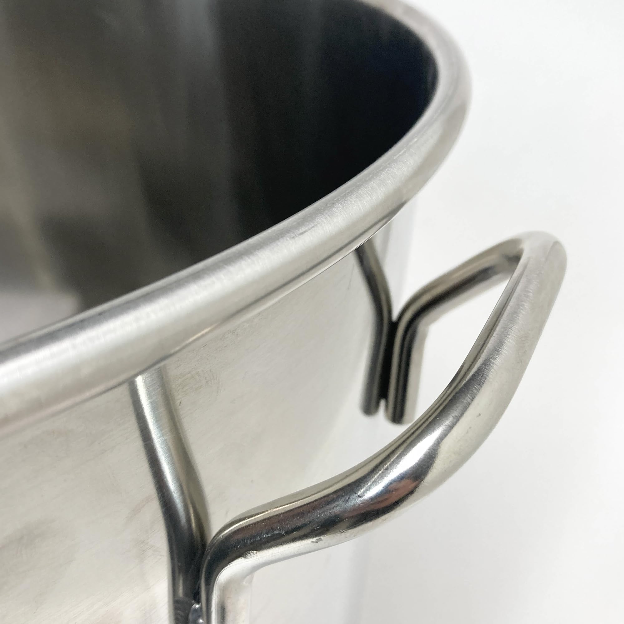 Bayou Classic 1136 36-Quart Stainless Steel Stockpot with Vented Lid & Perforated Basket - Heavy Duty Welded Handles for Steaming, Boiling, Frying - Ideal for Home Cooking, Catering & Outdoor Events