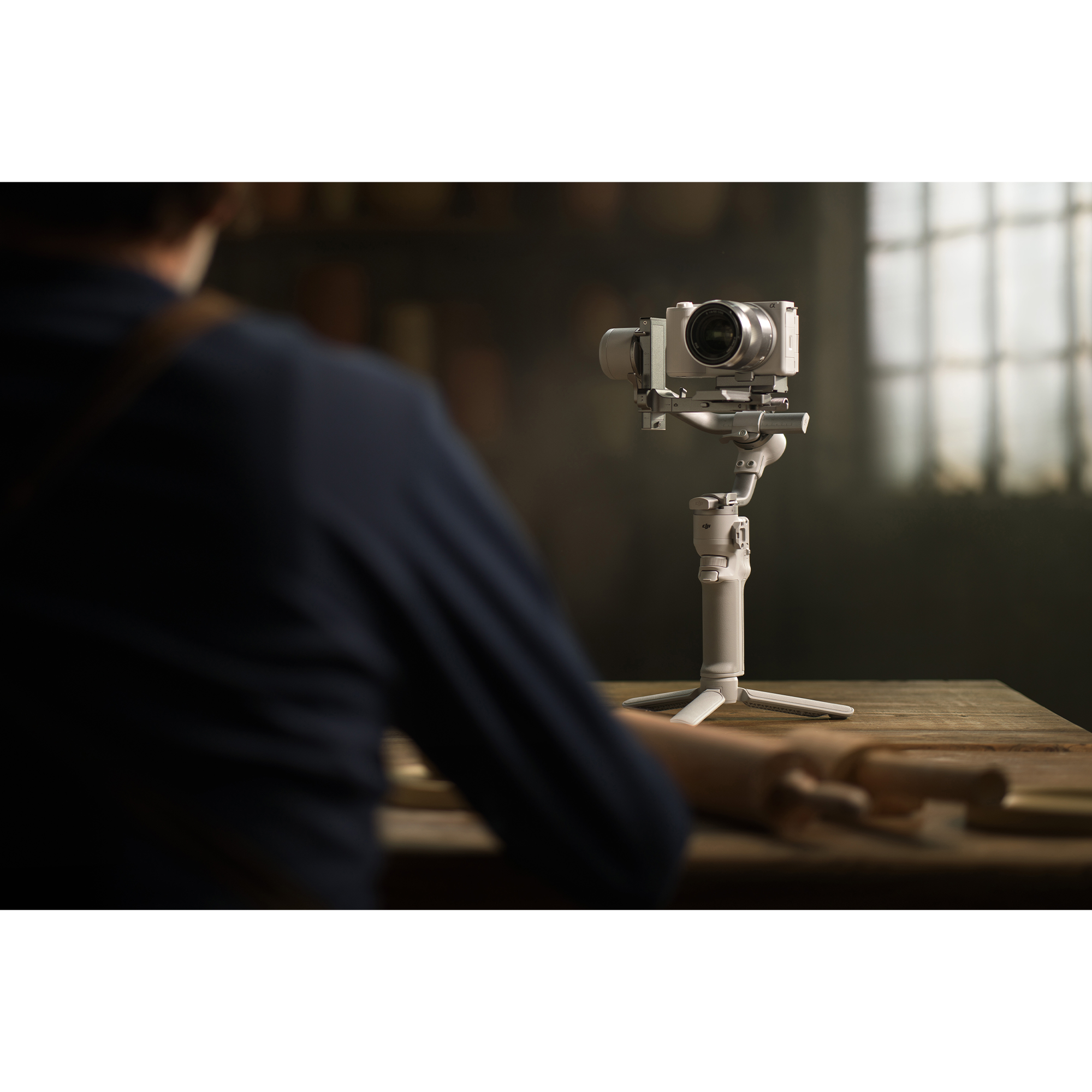 DJI RS 4 Mini 3-Axis Gimbal Stabilizer for Mirrorless Cameras - Lightweight & Portable Handheld Stabilizer for Vlogging, Travel & Content Creation