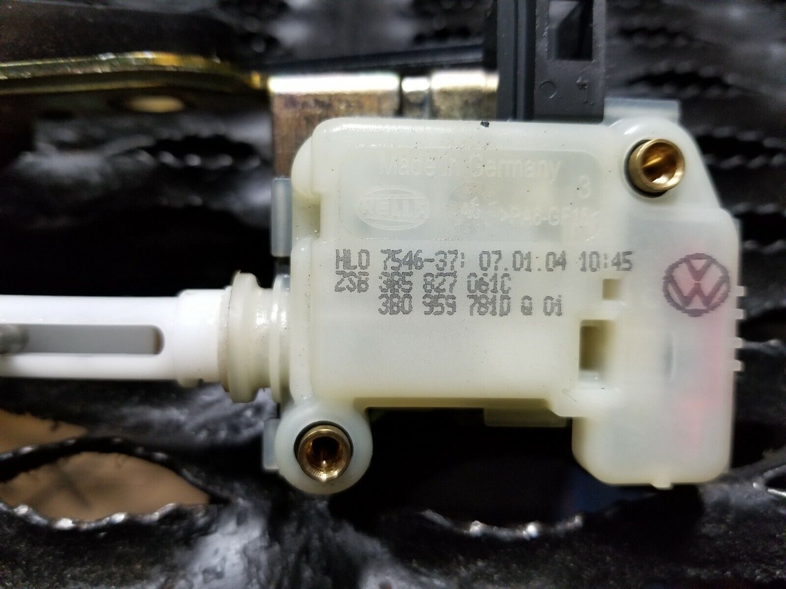 VW Passat License Plate Light & Trunk Release Switch Panel (Fits 2000-2005 Models) - OEM Replacement Part for Easy Installation | Perfect for Nighttime Visibility & Secure Trunk Access