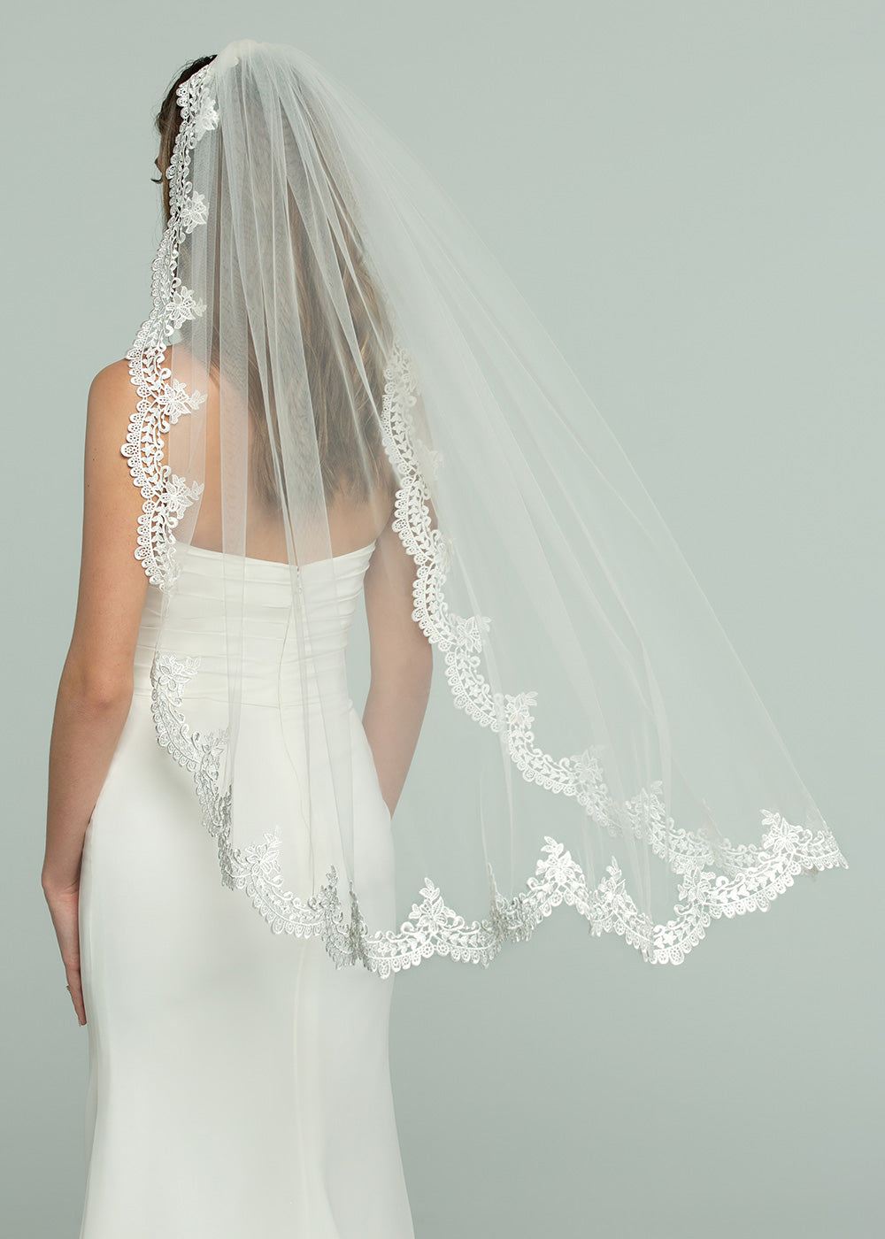 Elegant V1004 Fingertip Veil with Scallop Lace Trim - Perfect for Weddings, Bridal Showers & Special Occasions