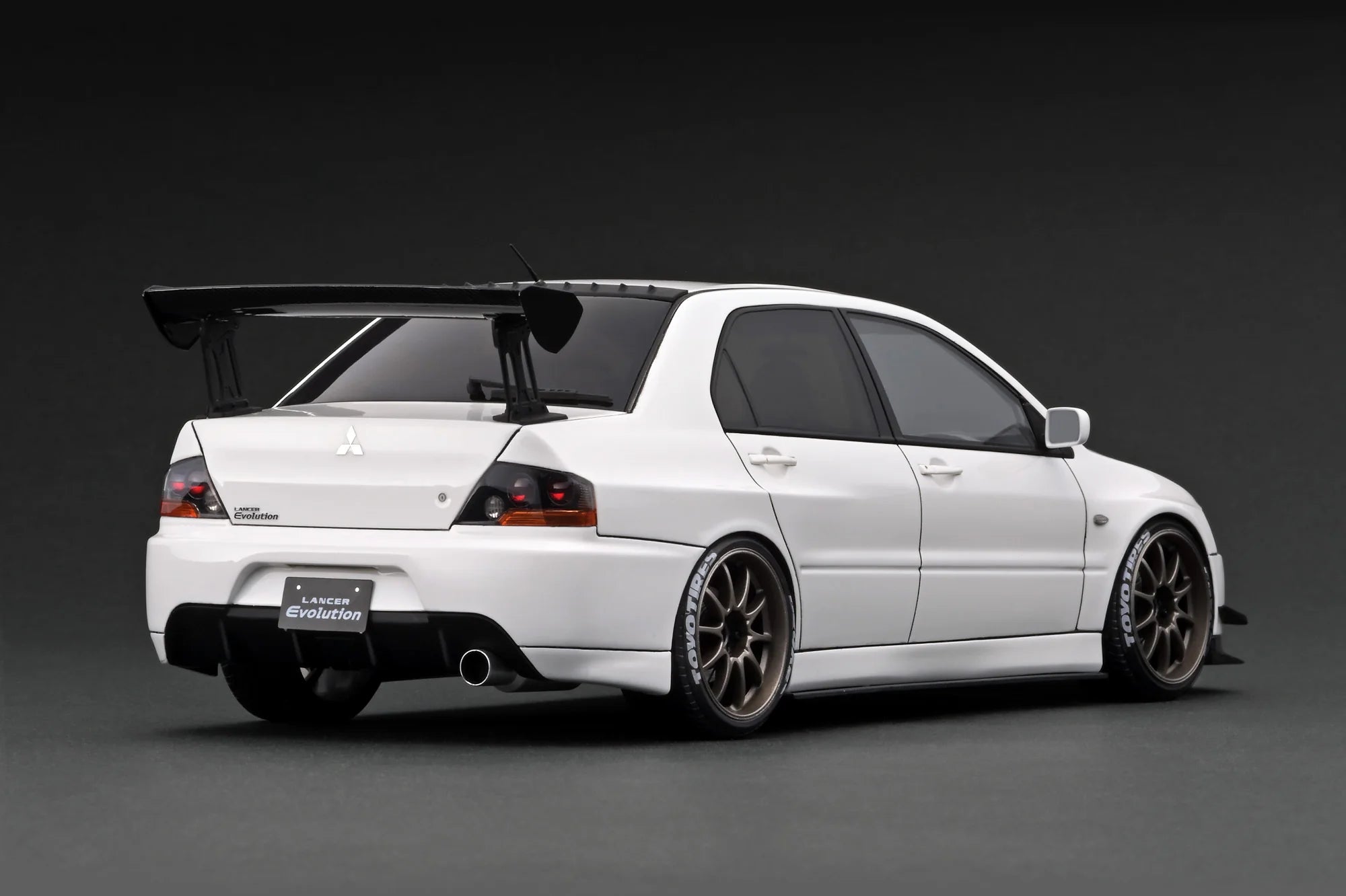 1:18 Scale Mitsubishi Lancer Evolution IX CT9A White Diecast Model Car - No Engine Display - Perfect for Collectors, Racing Fans & Display Shelves