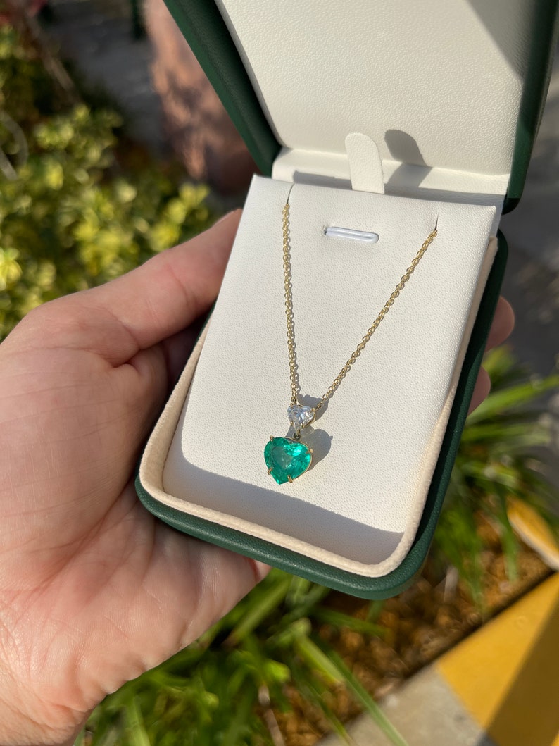 4.20tcw 18K Gold Natural Heart Emerald & Diamond Dangle Necklace for Women - Elegant Jewelry Gift for Valentine's Day, Anniversary & Special Occasions