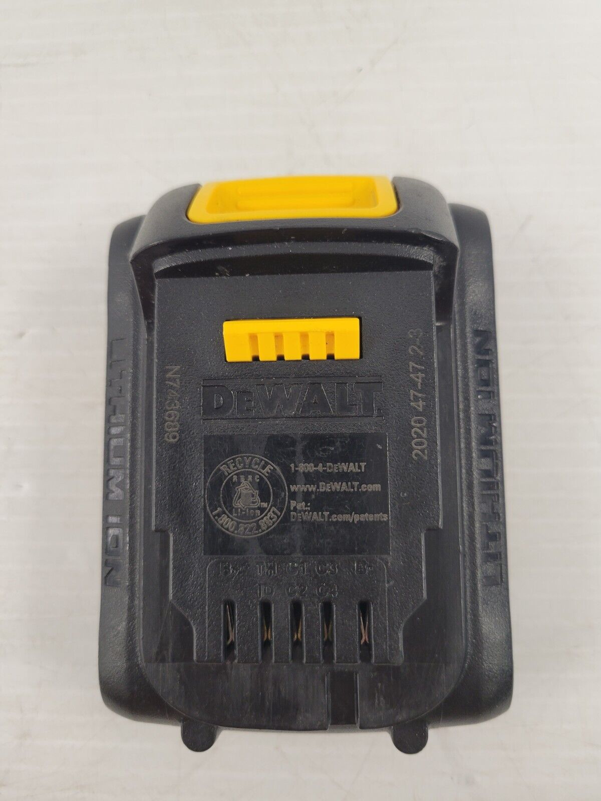 DEWALT DCB201 20V MAX Lithium-Ion Battery 1.5Ah - Compatible with DEWALT 20V Power Tools - Perfect for Drills, Saws & Other Cordless Tools