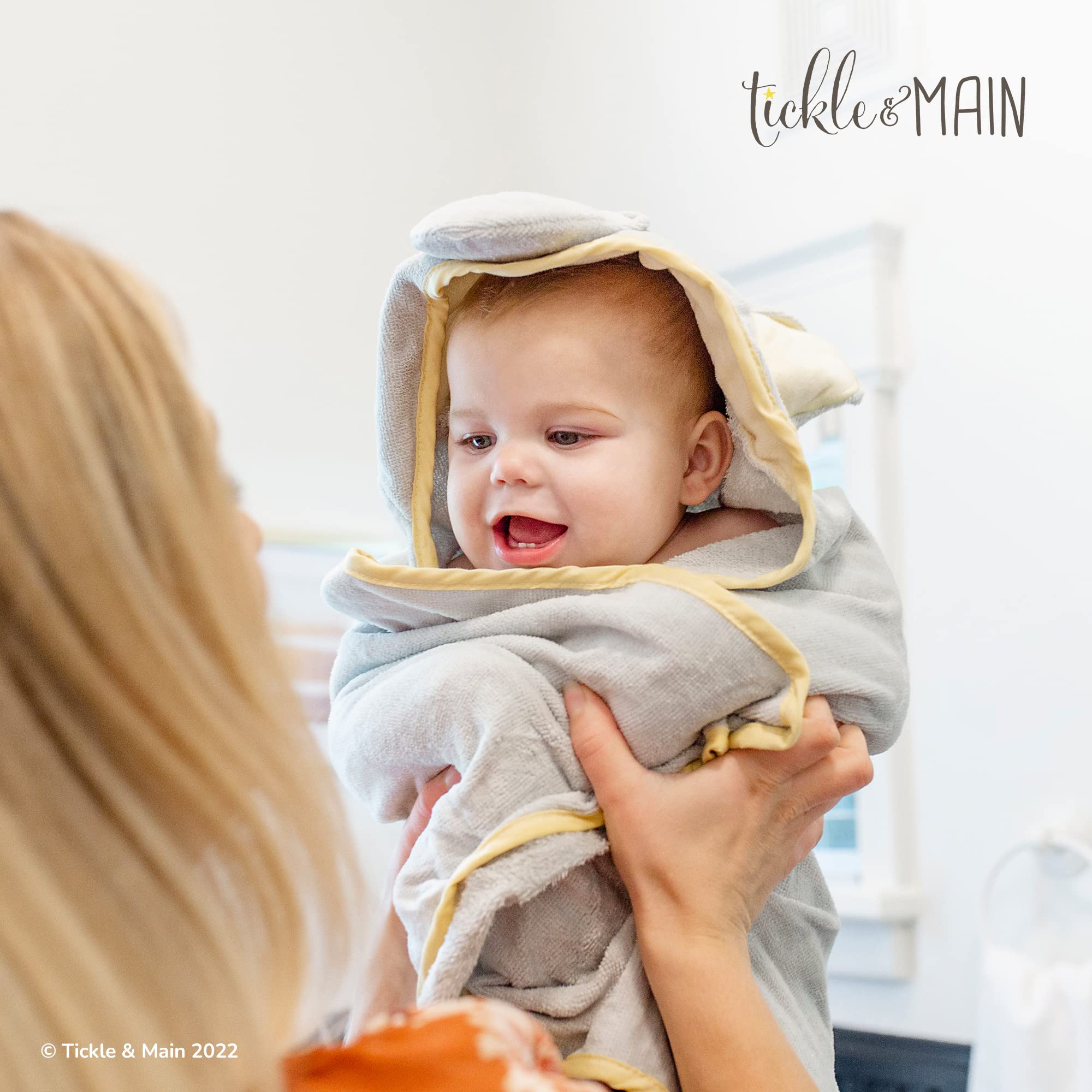 Tickle & Main 5-Piece Baby Bath Gift Set - Elephant Hooded Towel, 3 Jungle Safari Squirt Toys & Book for Boys & Girls | Perfect Baby Shower, Newborn Gift & Bath Time Fun