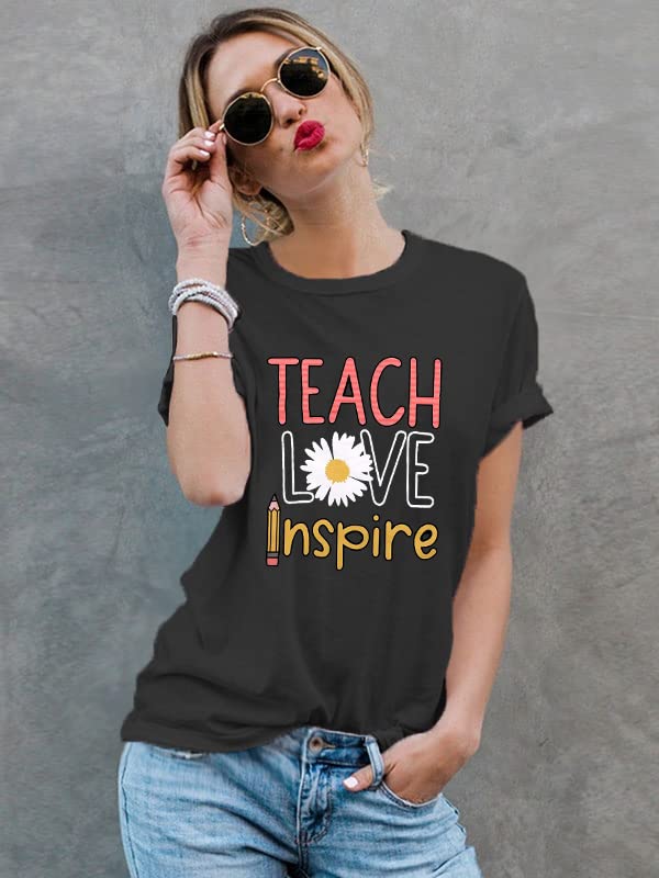 Inspiring 'In This Class We Are Family' Rainbow Graphic Teacher T-Shirt for Women - Perfect Gift for Educators, Back to School & Teacher Appreciation Day