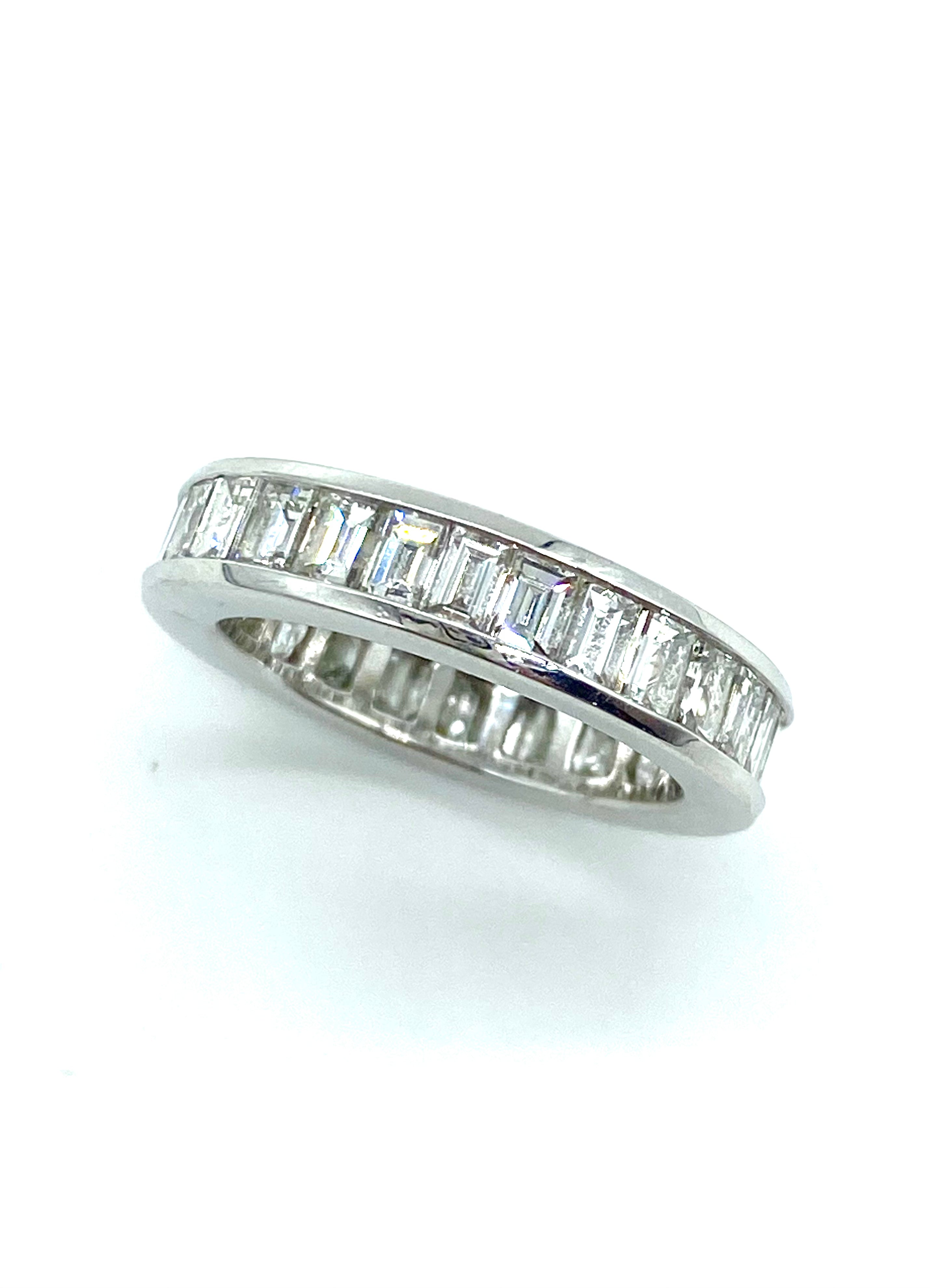 18K Gold 4.50ctw Emerald Cut Diamond Eternity Wedding Band Ring for Women - Perfect for Anniversaries, Engagements & Special Occasions
