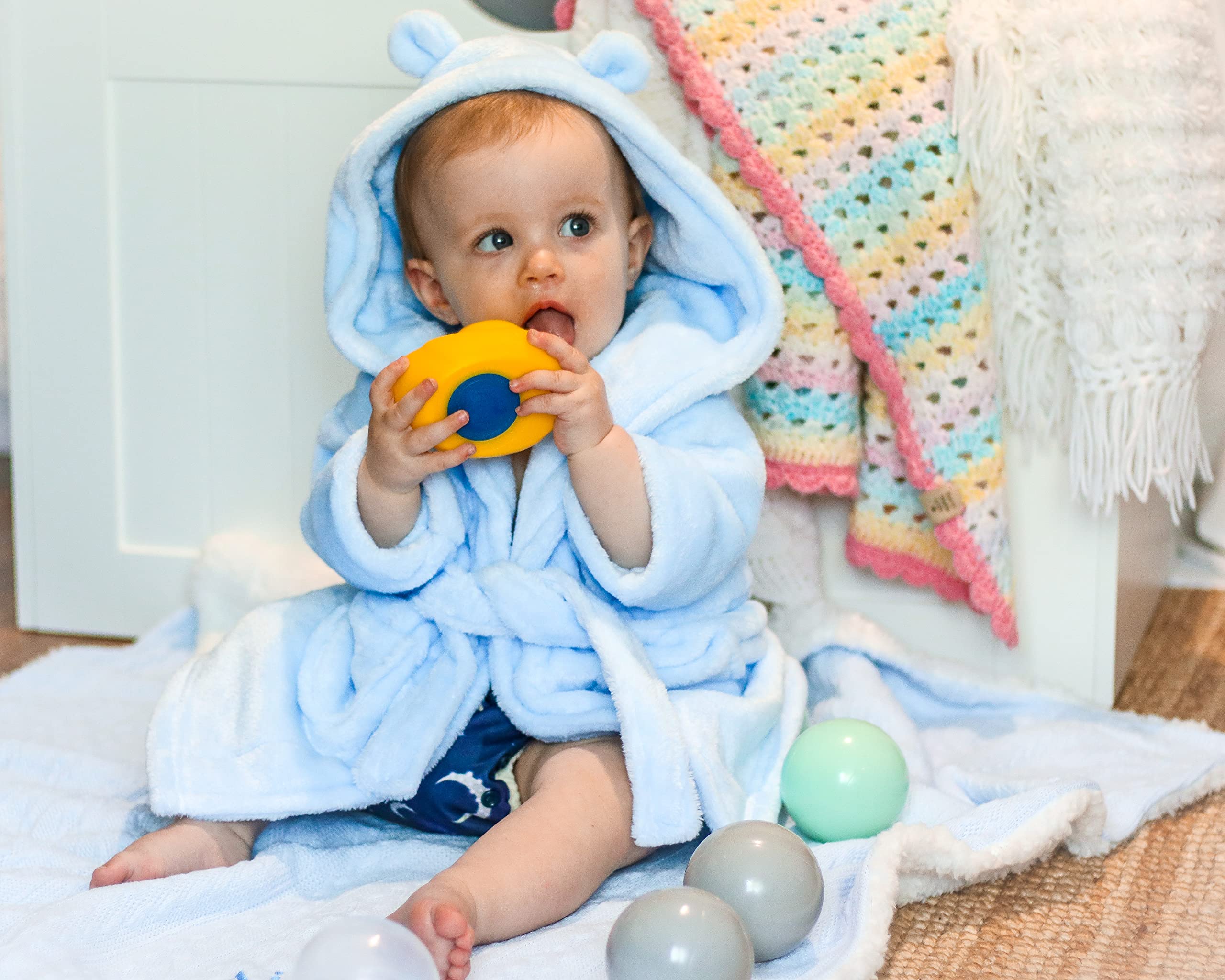 Personalized Baby Shower Robe - Newborn Dressing Gown Gift for Boys & Girls (0-24 Months) | Soft Bathrobe with Teddy Ears & Rhinestone Embroidery in Pink, Blue, Grey | Perfect Baby Shower, Christening & First Birthday Gift
