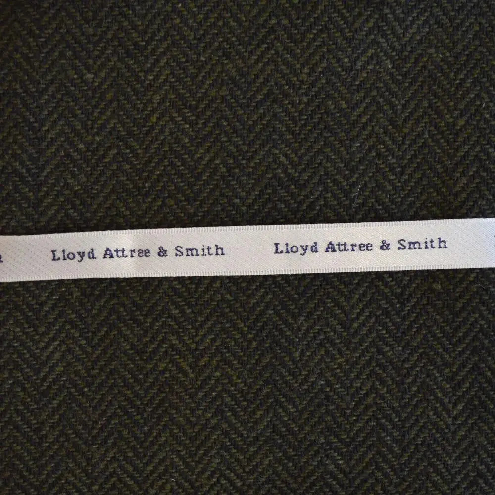L A Smith Green Warm Handle Hank - Cozy Knitted Scarf for Winter Fashion, Perfect for Outdoor Activities and Cold Weather Accessories