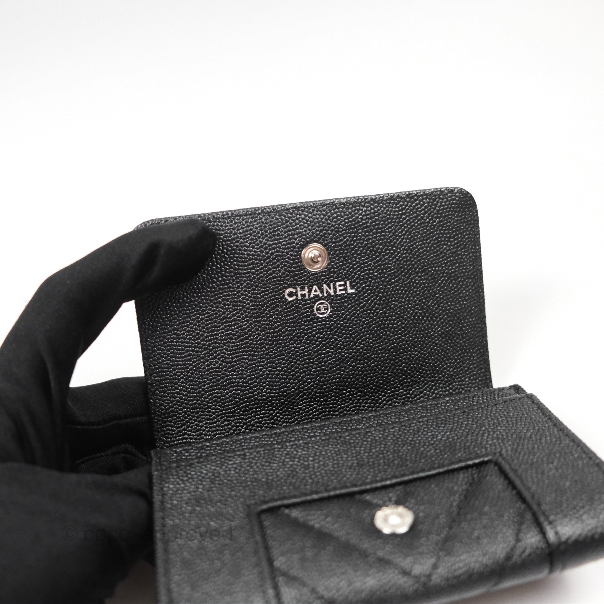 Chanel Chevron Mademoiselle Card Holder in Iridescent Black Caviar Leather with Silver Hardware - Perfect for Everyday Luxury & Compact Wallet Organization