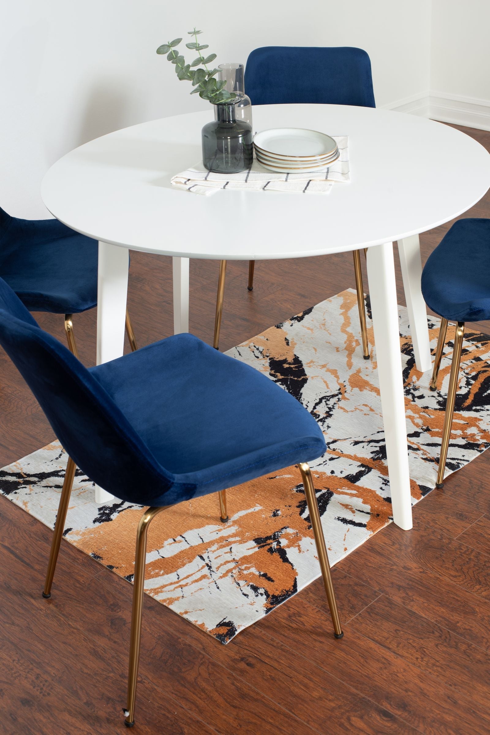 Roundhill Furniture Aufurr Contemporary 5-Piece White Round Dining Table Set with 4 Chairs - Perfect for Small Spaces, Breakfast Nooks & Modern Kitchens