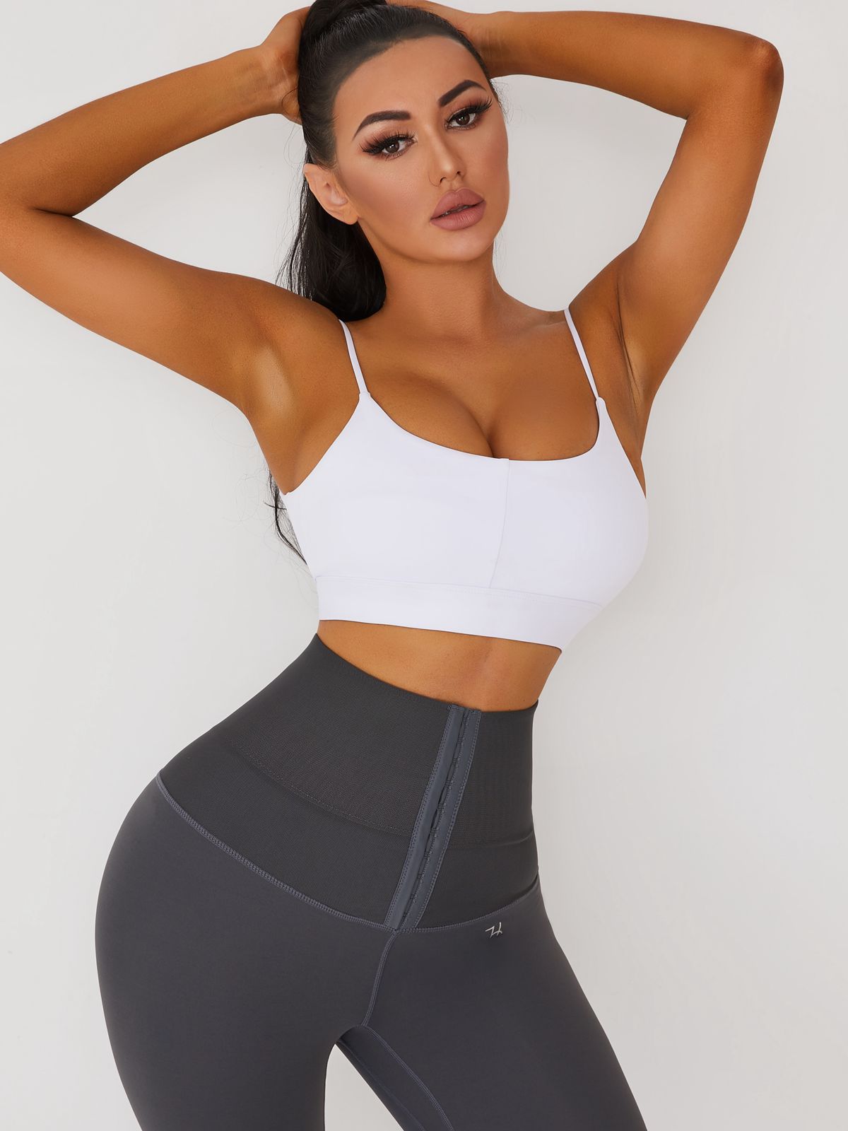ZASUWA Women's U-Shaped Back Sports Bra - Comfortable & Supportive for Yoga, Running, and Gym Workouts