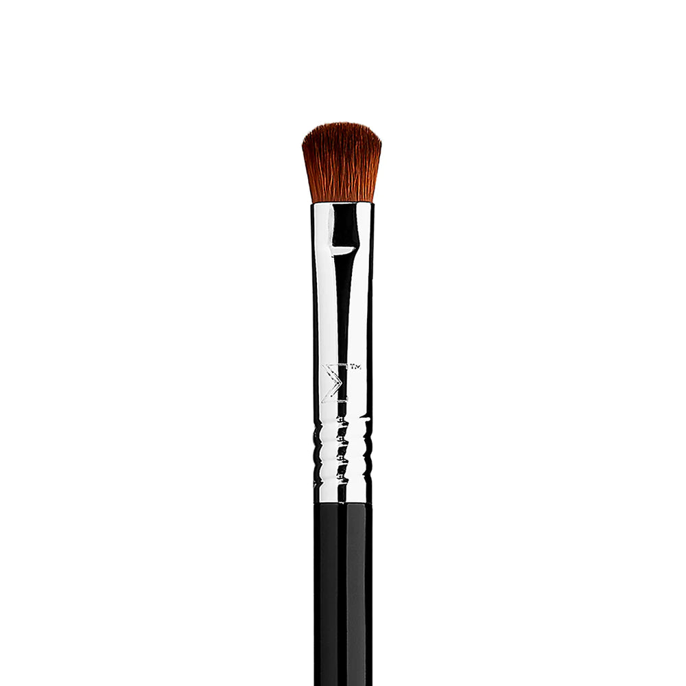 Sigma Beauty E54 Medium Sweeper Eyeshadow Brush - Professional Makeup Brush for Blending & Soft Eye Looks - Perfect for Everyday Makeup & Professional Makeup Artists