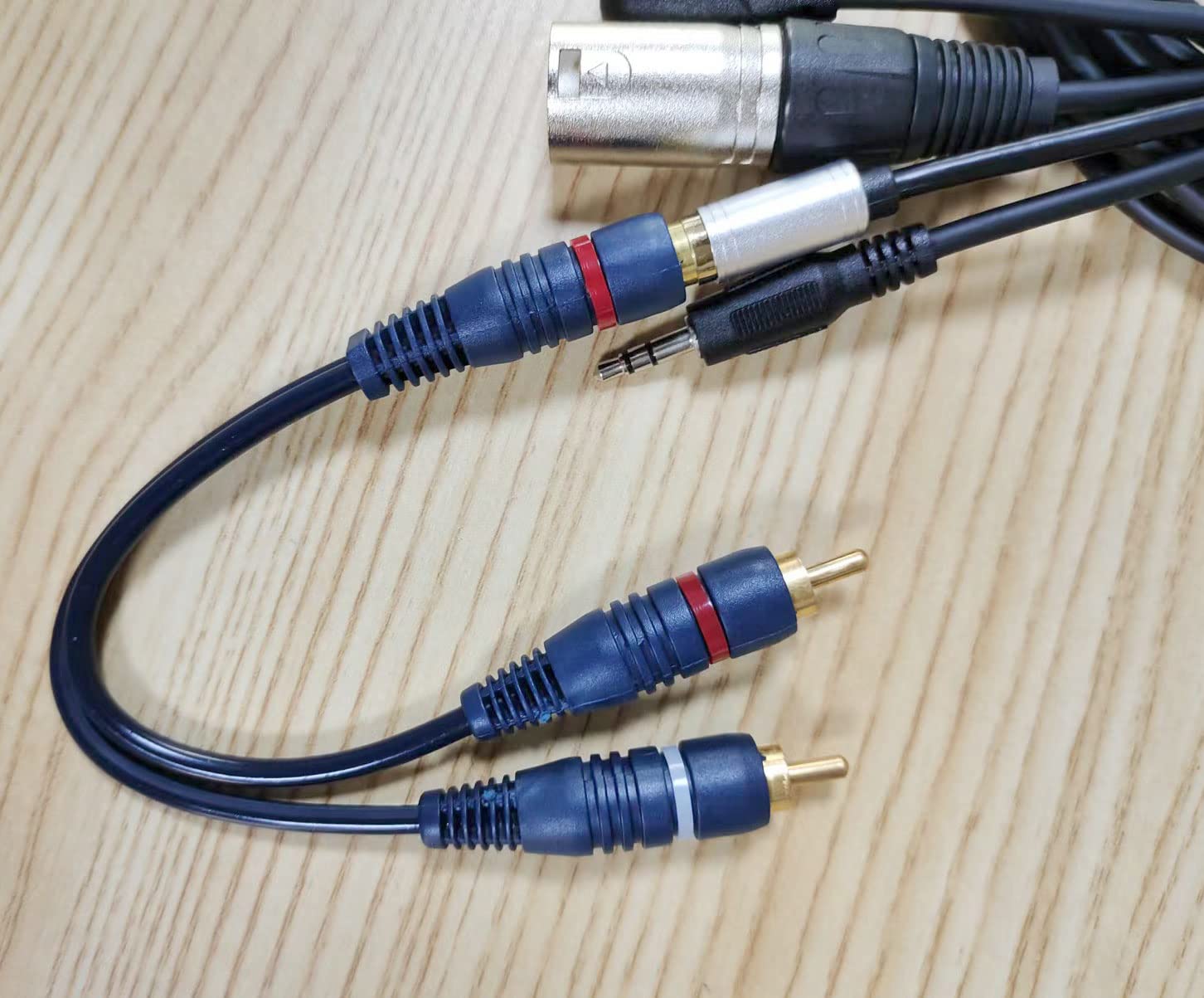 Genius Audio Splitter Cable with Mic - 3.5mm Universal Analog Output for Smartphones, Tablets & Laptops | Perfect for Gaming, Online Classes & Conference Calls