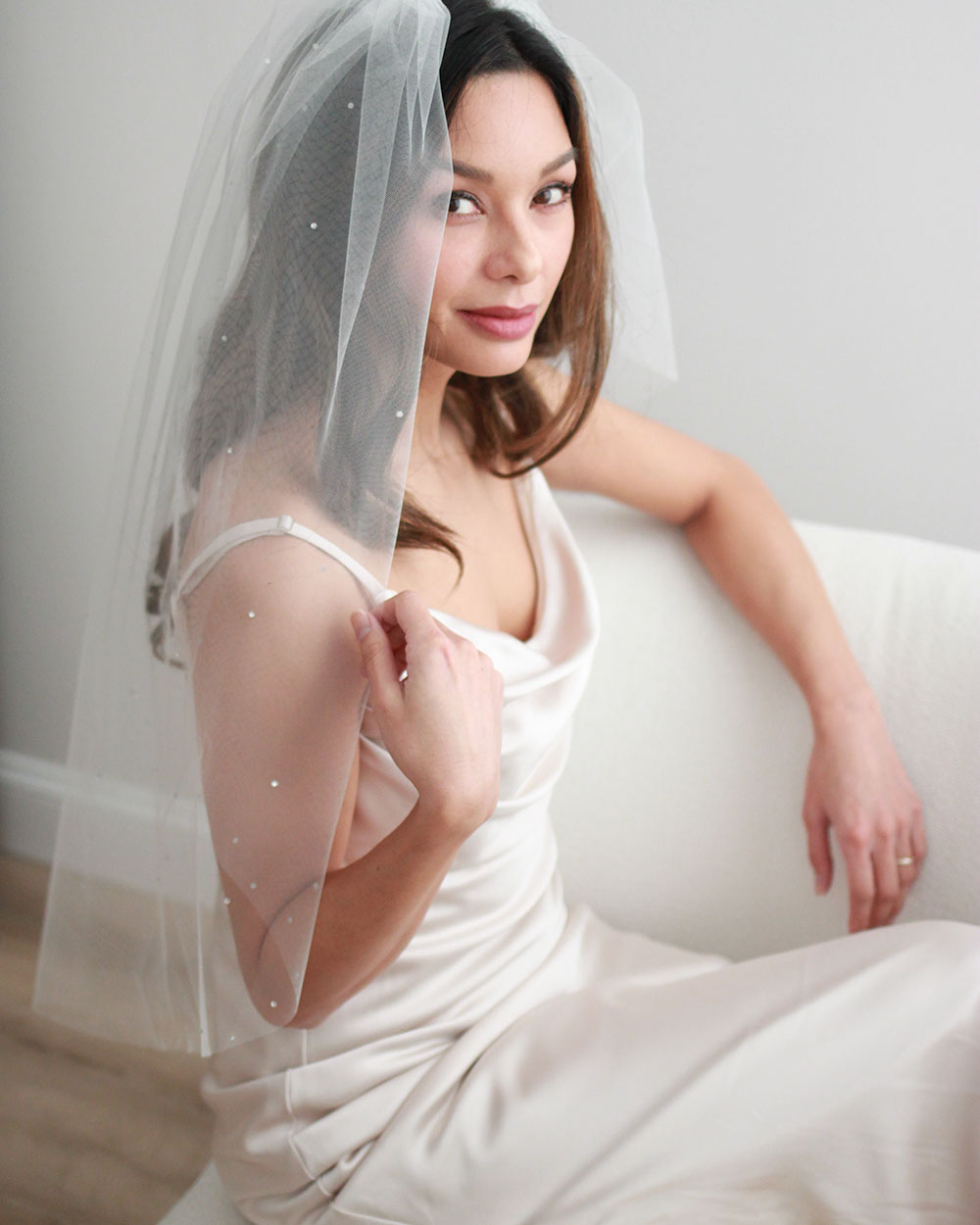 Sparkling Rhinestone Veil for Bridal Wedding Accessories - Elegant Hairpiece for Brides, Prom, Pageants & Special Occasions