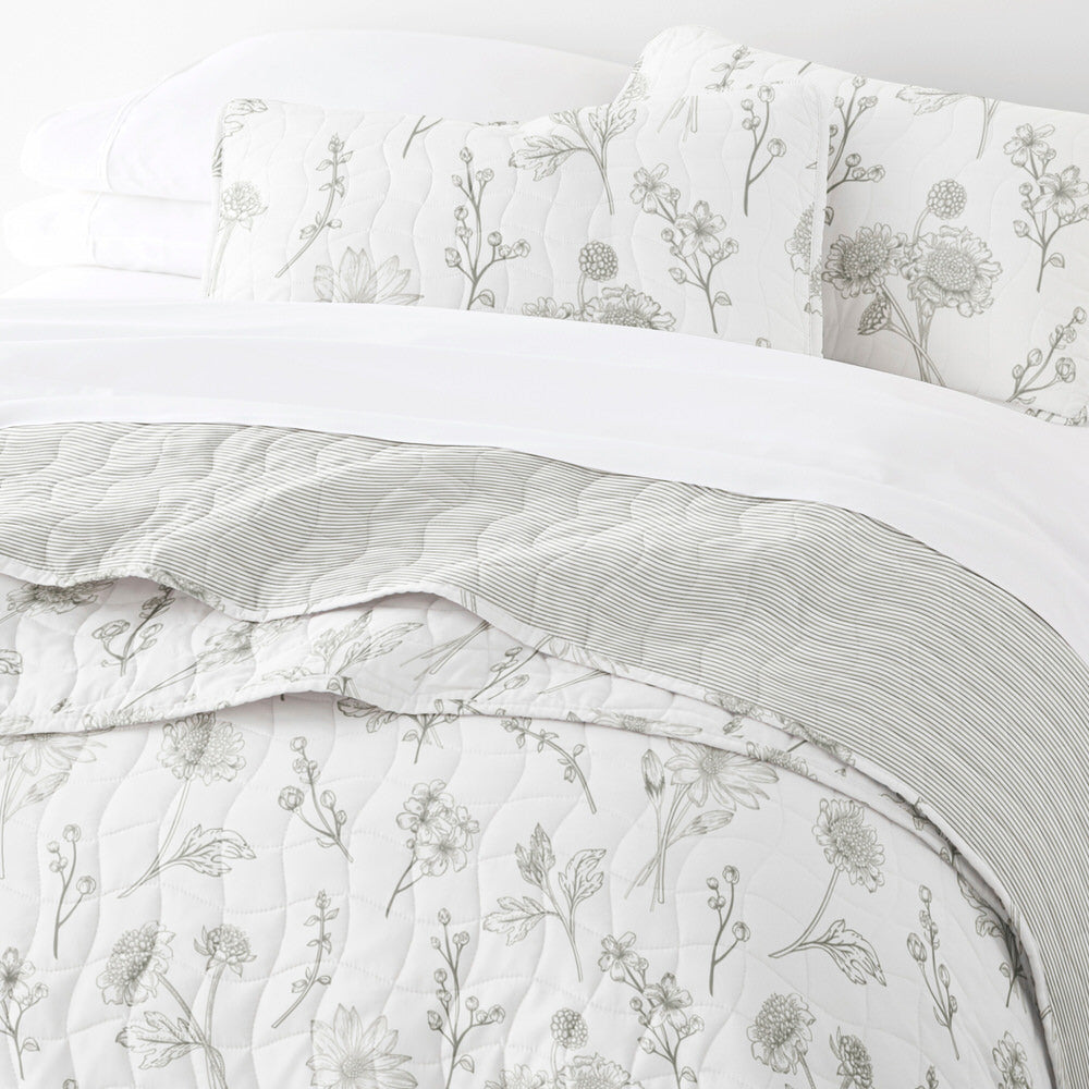 Blooming Daisy Reversible Quilted Coverlet Set - Queen Size Bedding with Floral Design - Perfect for Spring & Summer Bedroom Decor