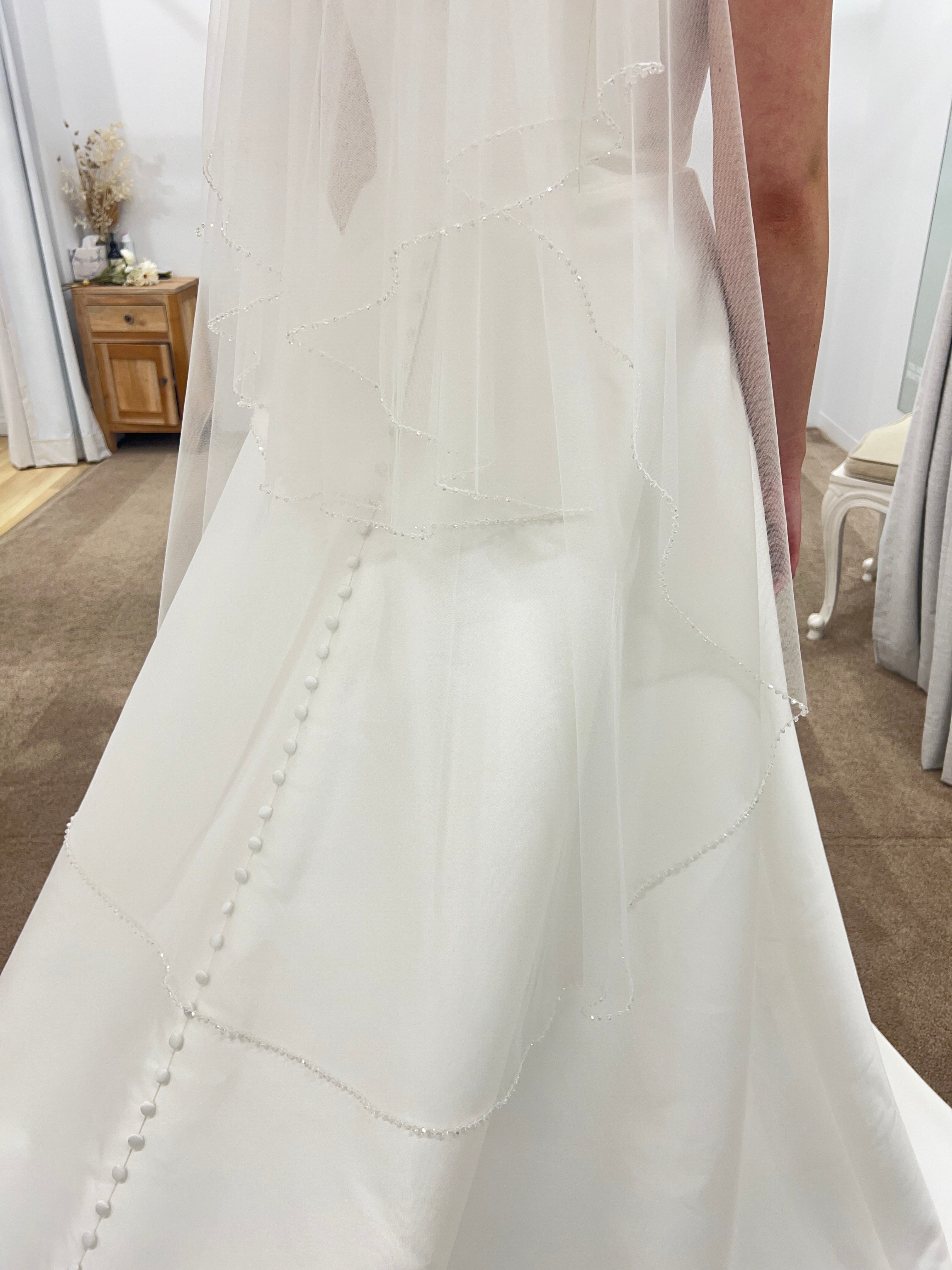 Elegant Krystal Beaded Edge Wedding Veil - Perfect for Bridal Ceremonies, Photos & Special Occasions
