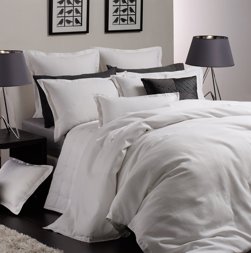 Premium Ascot White Quilt Cover Set - Queen Size Bedding with 3-Piece Set (Duvet Cover + 2 Pillowcases) | Soft & Breathable Cotton for Comfortable Sleep | Perfect for Master Bedroom, Guest Room & Hotel Decor