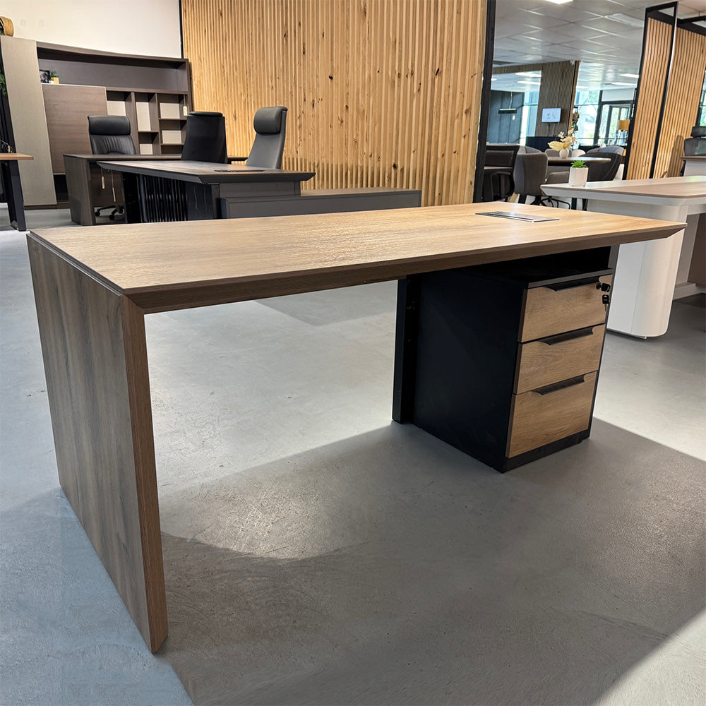 LOGAN Executive Desk Reversible 180cm Warm Oak & Black - Modern Office Desk for Home & Business Workspace - Perfect for Professionals, Remote Work & Study Areas