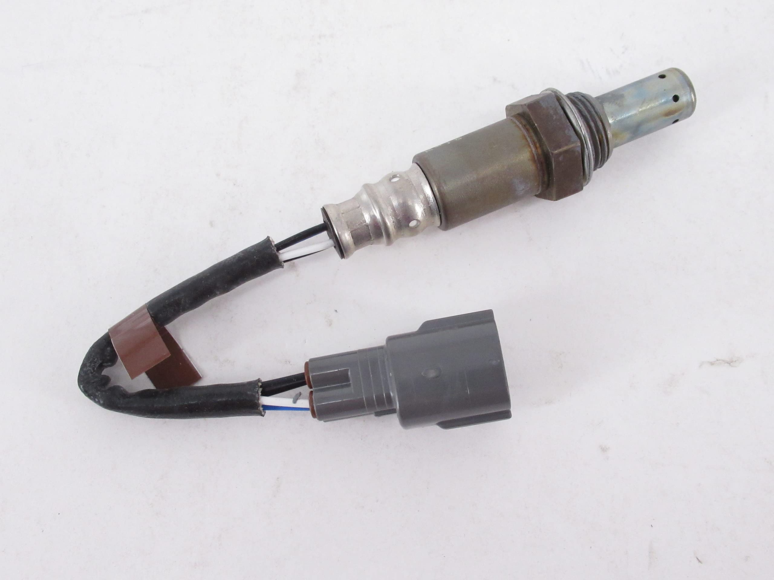 Genuine TOYOTA 89465-0C180 Oxygen Sensor - Compatible with Select Toyota Models - Improve Engine Performance & Fuel Efficiency - Perfect for City Driving & Highway Commutes