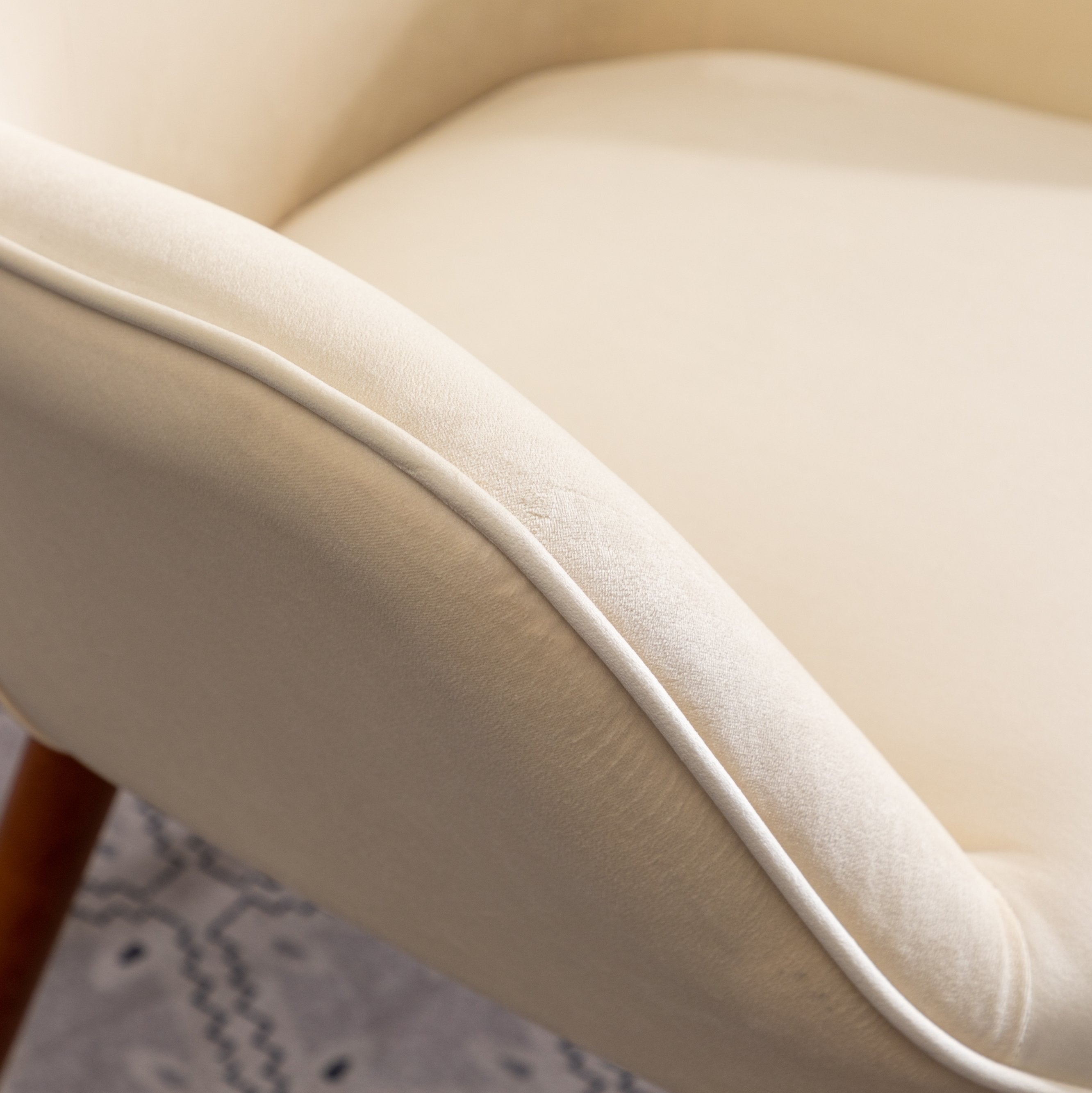 Roundhill Furniture Doarnin Contemporary Silky Velvet Tufted Button Back Accent Chair - Modern Living Room Seating for Home Office, Lounge & Bedroom Decor