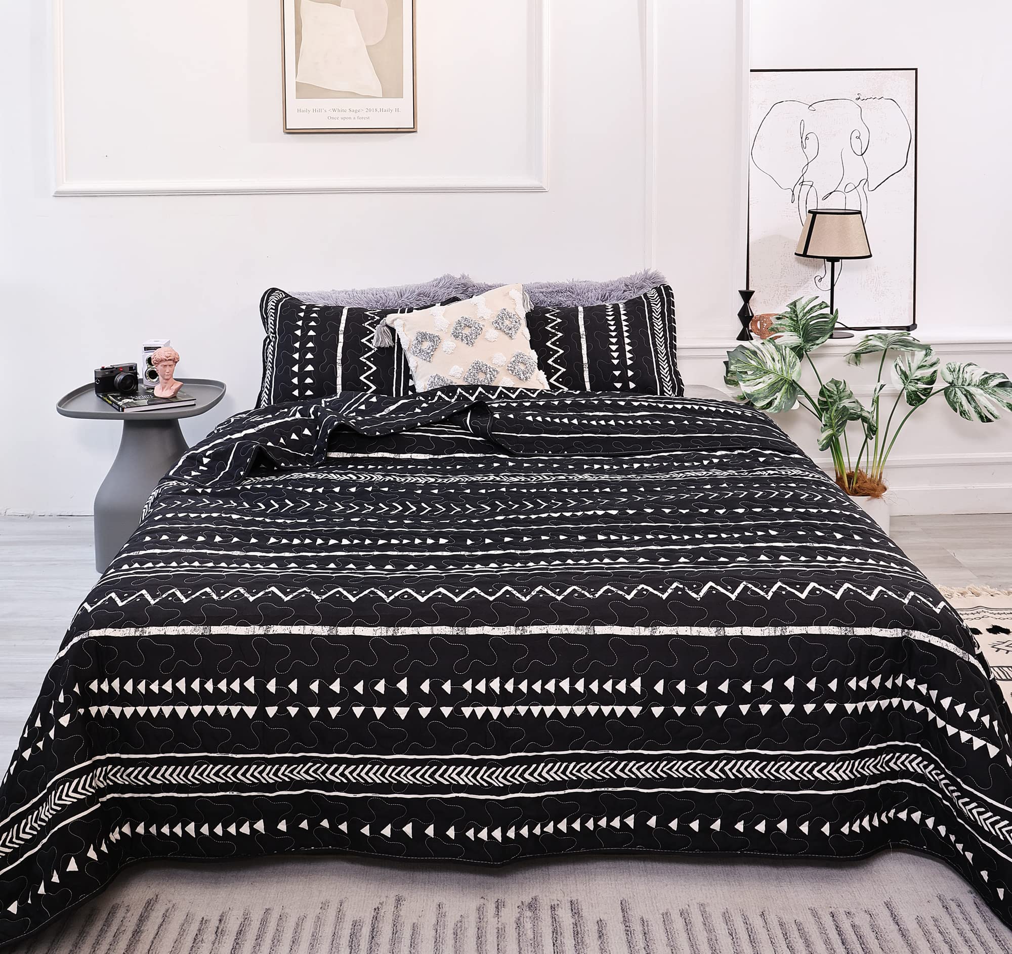 JANZAA Queen Size Boho Quilt Bedspread - Black & White Geometric Pattern All-Season Comforter with 2 Pillowcases | Bohemian Bedding for Master Bedroom, Guest Room & Dorm Decor