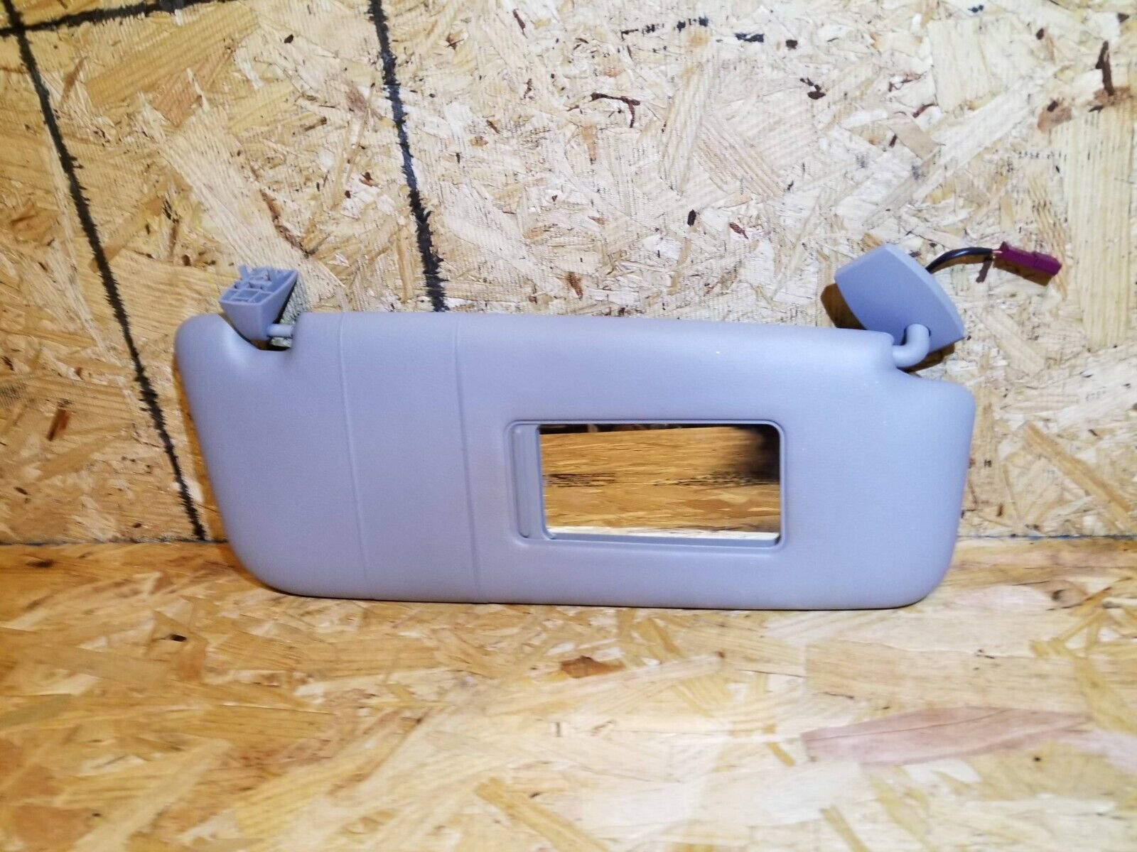 2004-2007 BMW 530xi E60 Right Passenger Sun Visor OEM Replacement - Perfect for Car Interior Upgrades & DIY Repairs