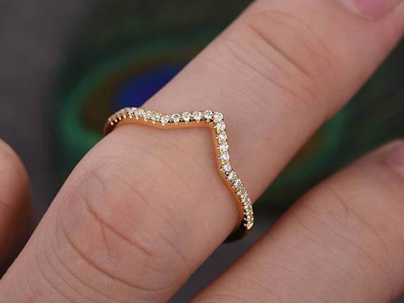 0.25 Carat Curved V-Shaped Moissanite Diamond Wedding Ring - 18K Gold Plated Half Eternity Band for Women - Perfect for Anniversary, Engagement & Bridal Jewelry - Ideal Gift for Wife, Fiancee & Bridesmaids
