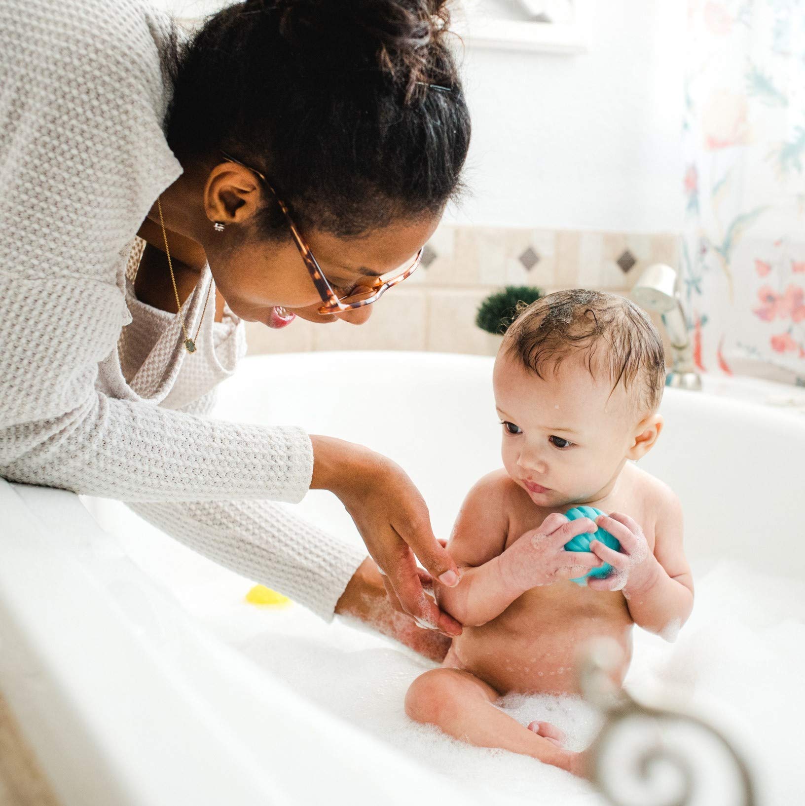 Aveeno Baby Eczema Therapy Moisturizing Soothing Bath Treatment for Babies - 5 Count Pack - Gentle Relief for Dry, Itchy Skin - Perfect for Nighttime Baths & Sensitive Skin Care