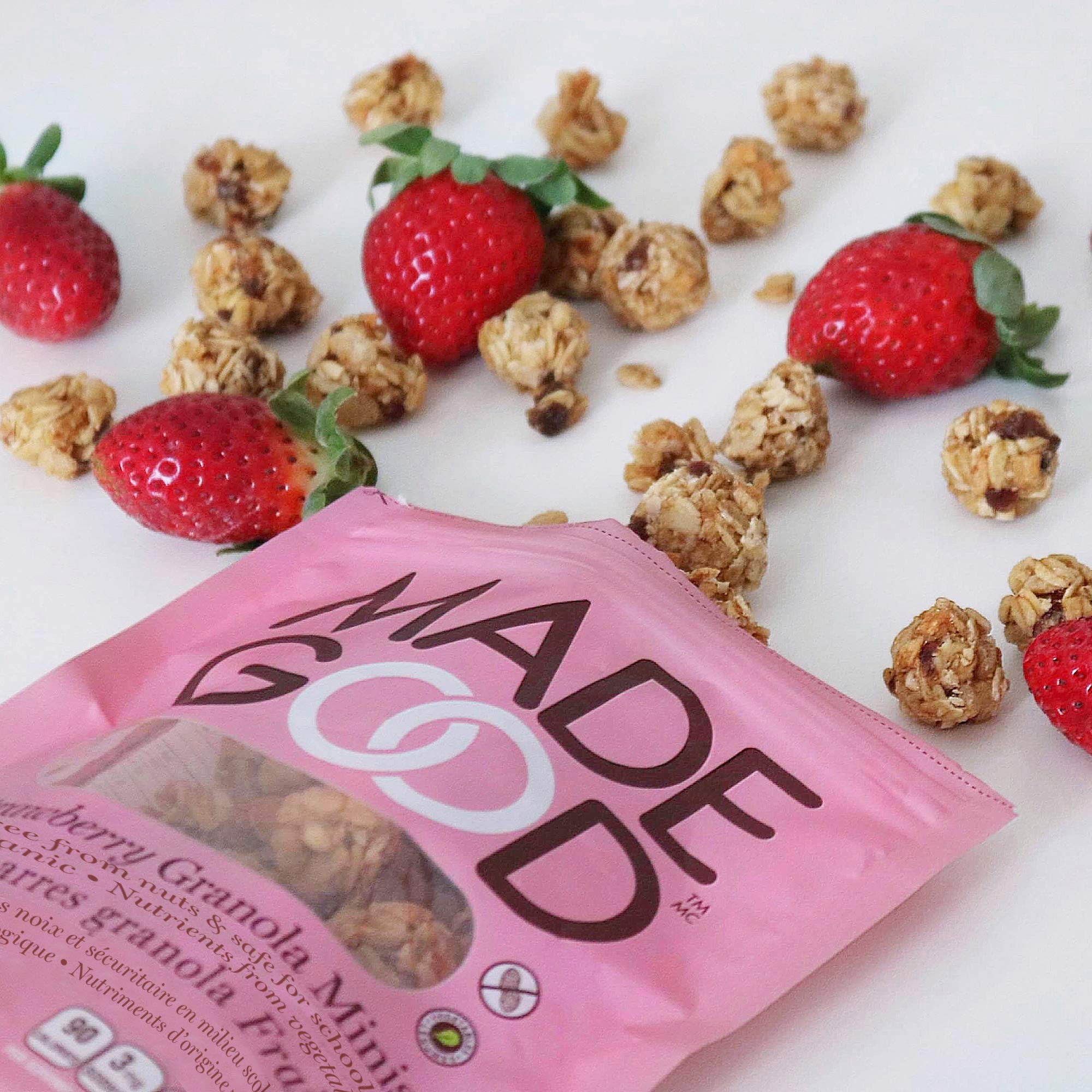MadeGood Strawberry Granola Minis, 6 Pouches (3.5 oz Each) - Crunchy Oat Clusters with Real Strawberries, Individually Wrapped for On-the-Go Snacking - Gluten Free, Vegan, Nut Free, School Safe Snack - Perfect for Lunchboxes, Hiking & After-School Treats