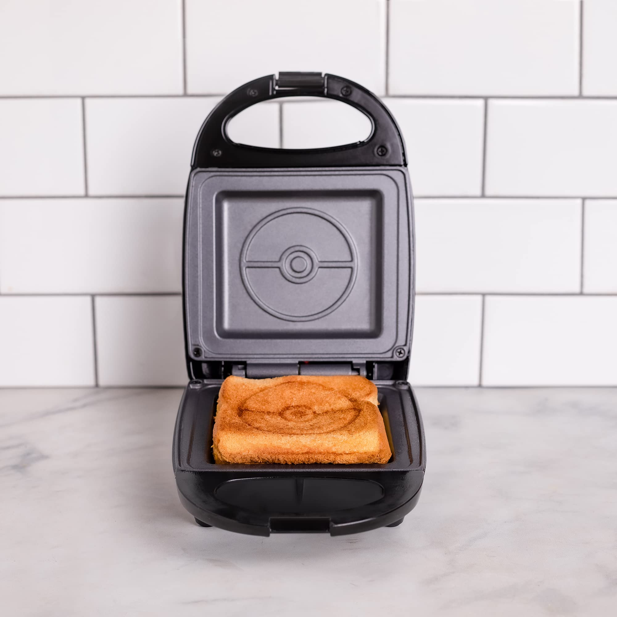 Uncanny Brands Pokémon Pokéball Single Cheese Sandwich Maker - Electric Kitchen Appliance for Pokémon Fans - Perfect for Breakfast, Kids' Parties & Pokémon Themed Events