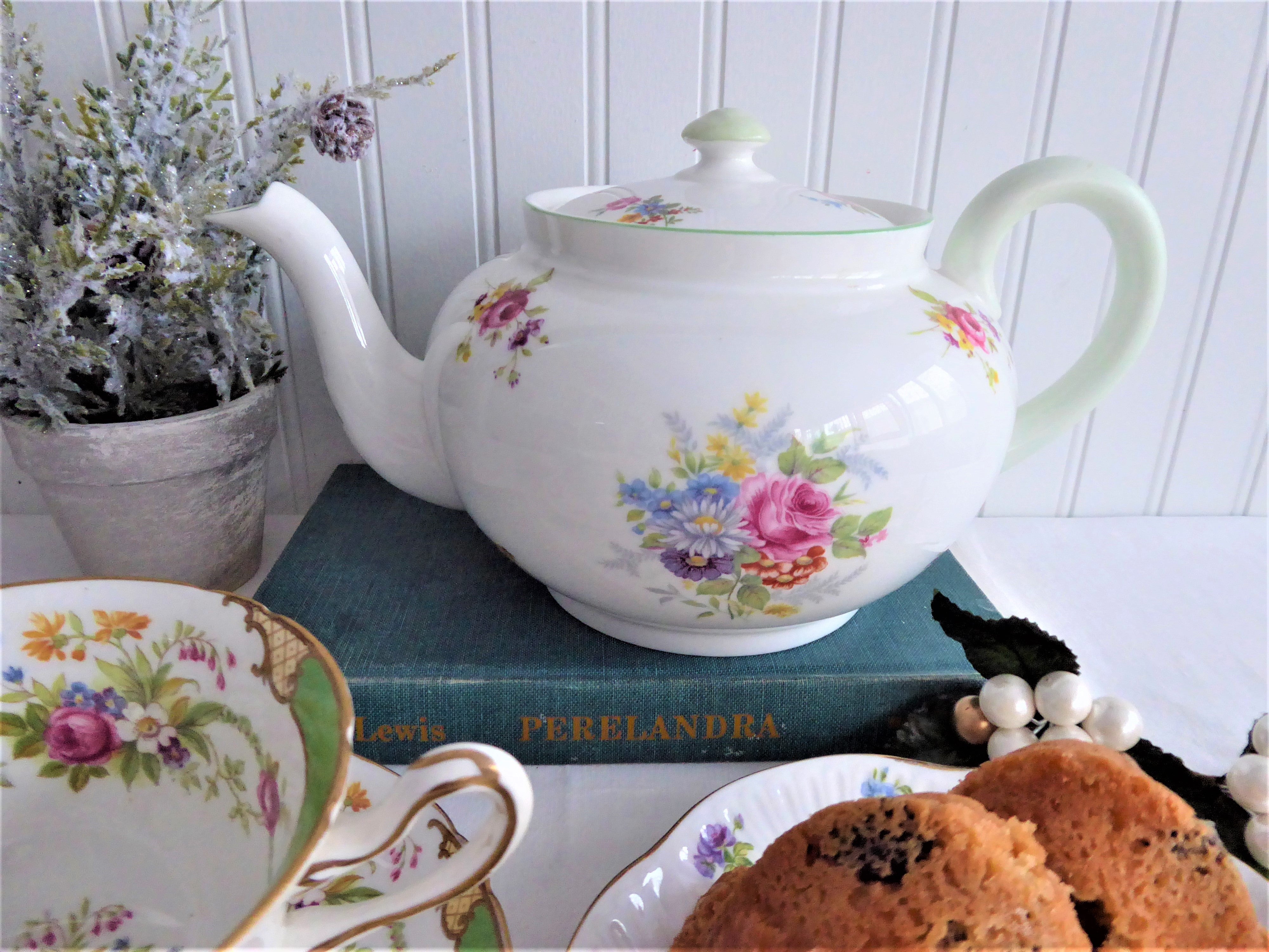 Vintage Shelley England Globe Shape Teapot Set - Empress Georgian Viscount Floral Design (1940s Antique Collection) | Perfect for Afternoon Tea, English Garden Parties & Vintage Home Decor