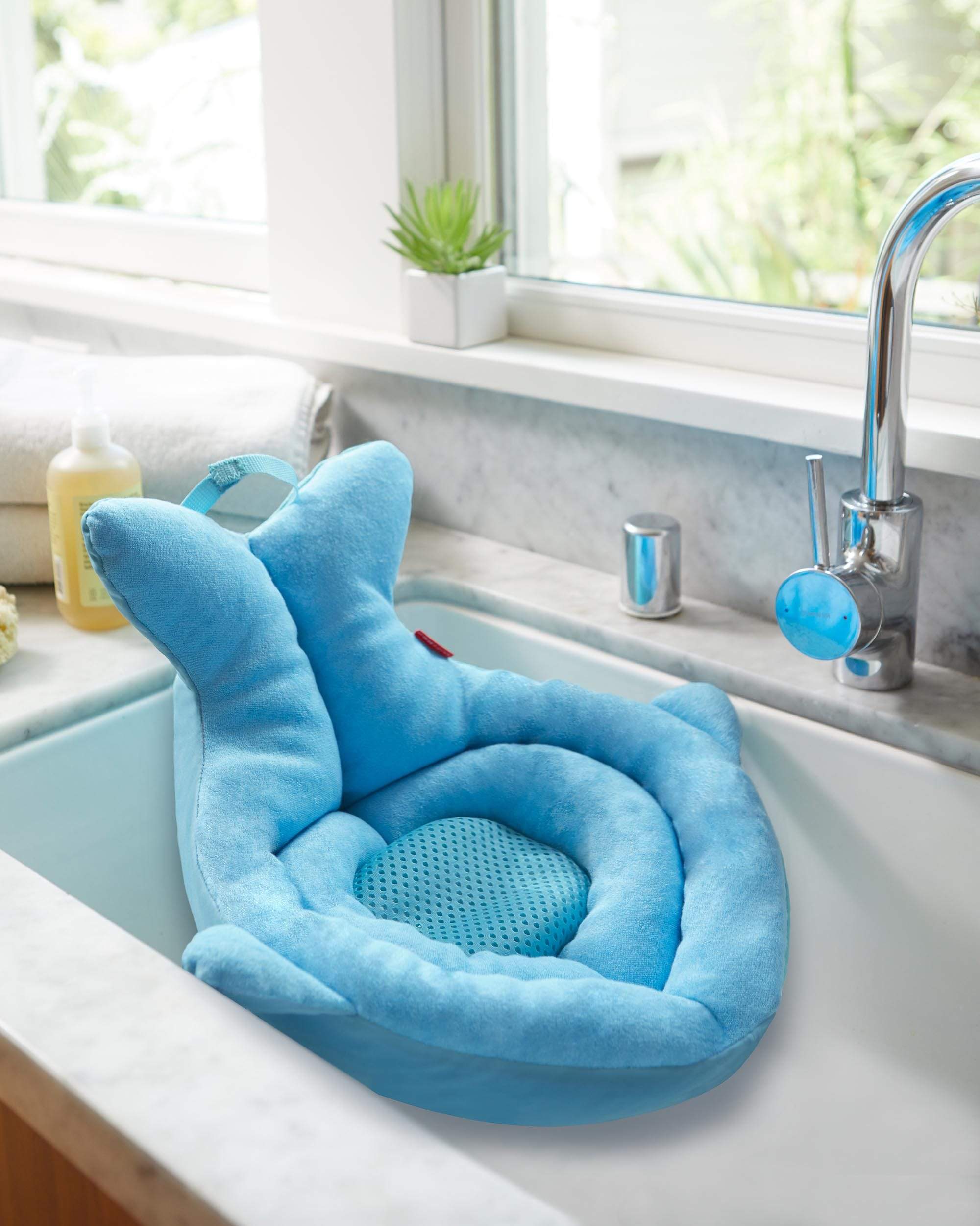 Skip Hop Moby SoftSpot Sink Bather - Baby Bathtub for Newborns & Infants - Safe, Non-Slip Bath Seat for Sink or Counter - Perfect for Bath Time, Travel & Home Use